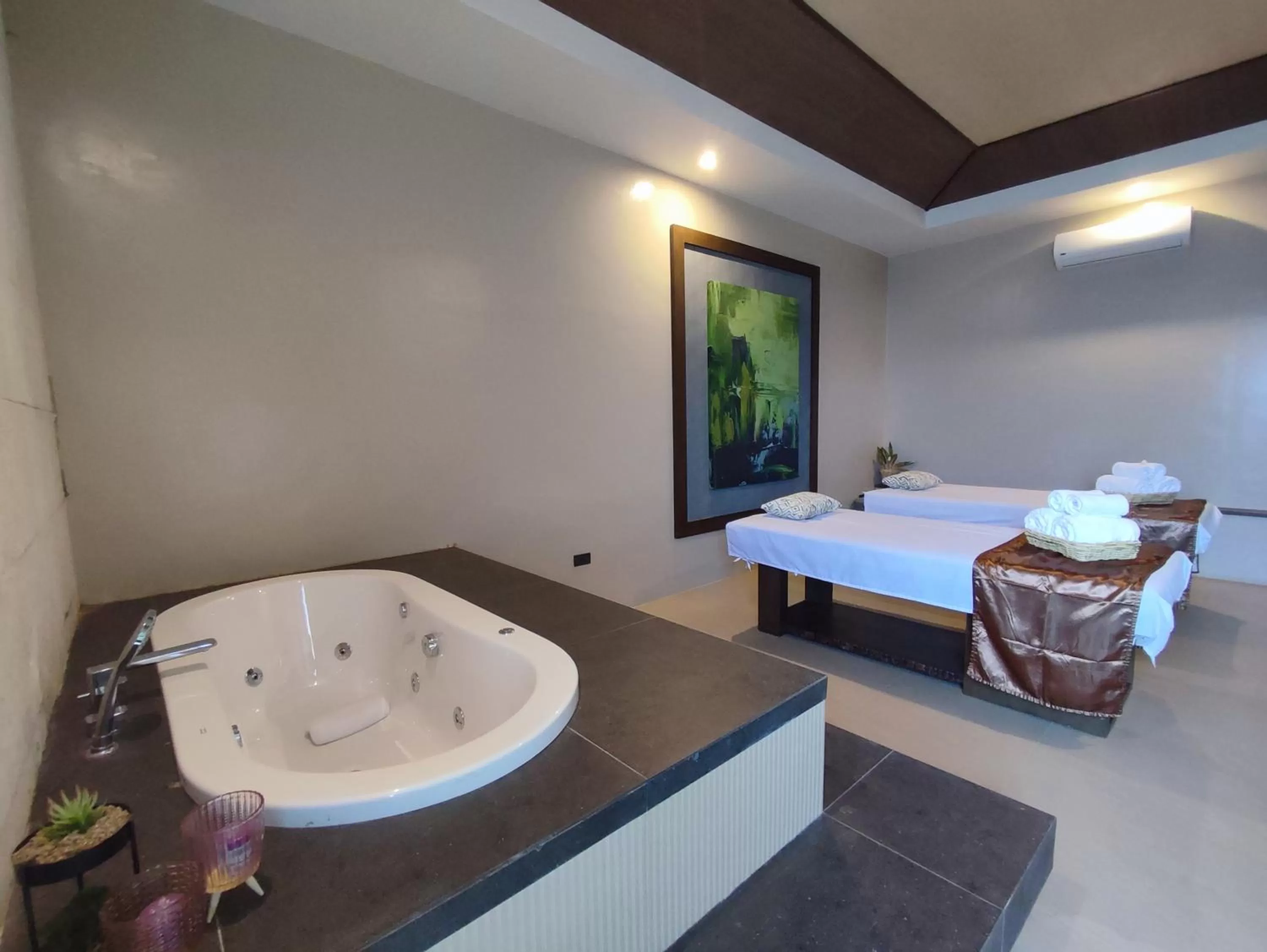 Massage, Bed in Zuri Resort
