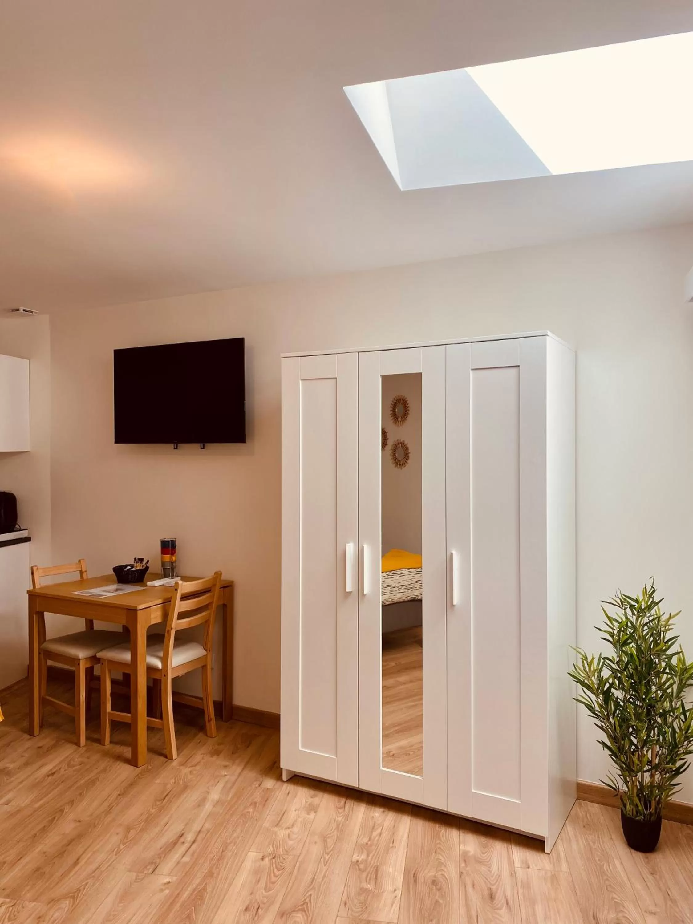 Photo of the whole room, TV/Entertainment Center in Maison De La Tour