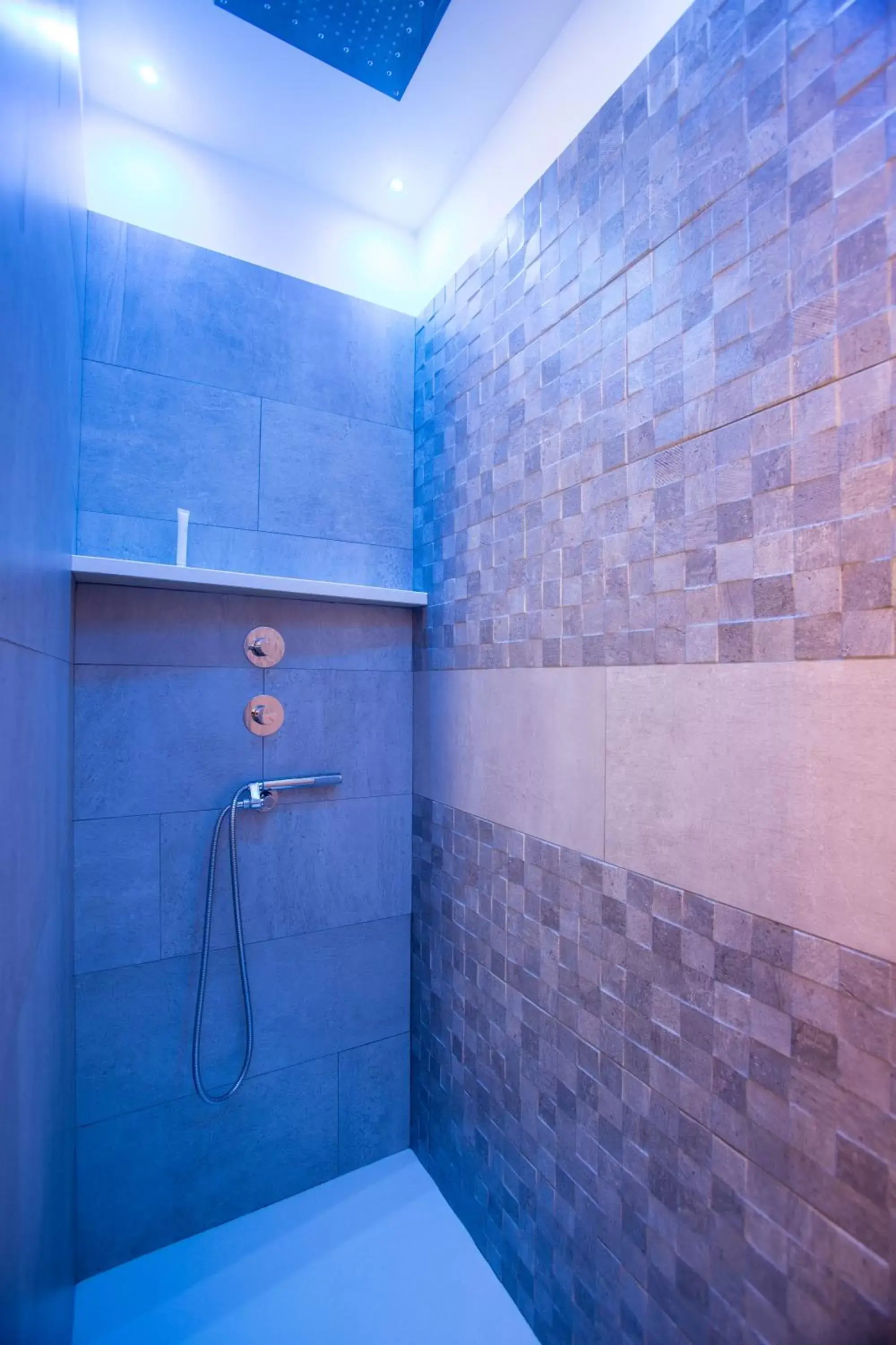 Shower, Bathroom in La Finestra sul Convitto B&B