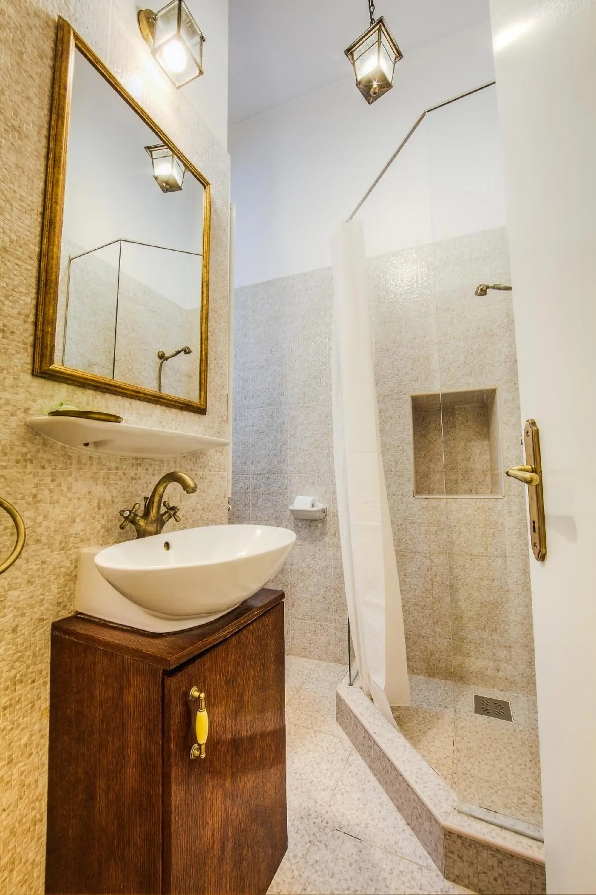 Shower, Bathroom in Residence Central Annapolis