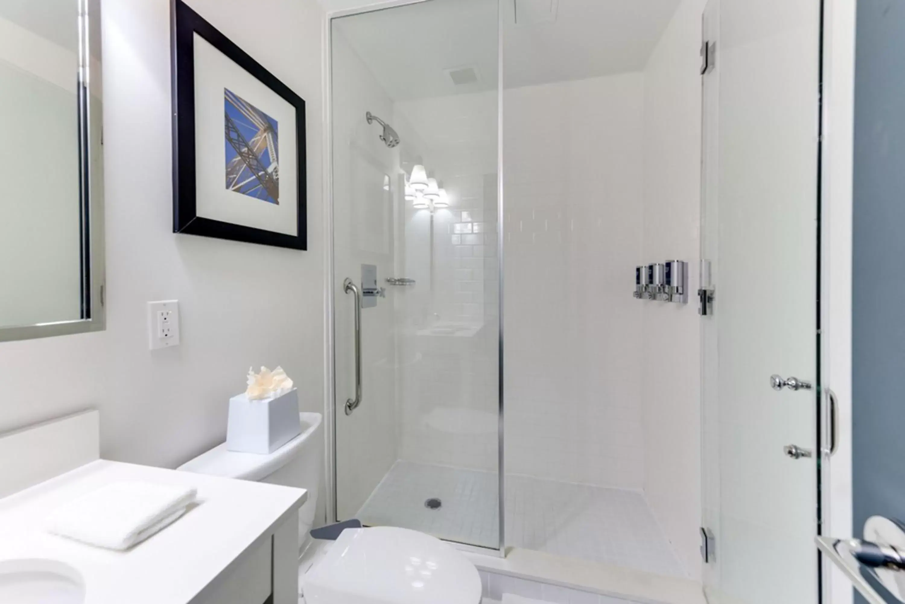 Bathroom in Vista LIC Hotel, Premier Collection by Best Western