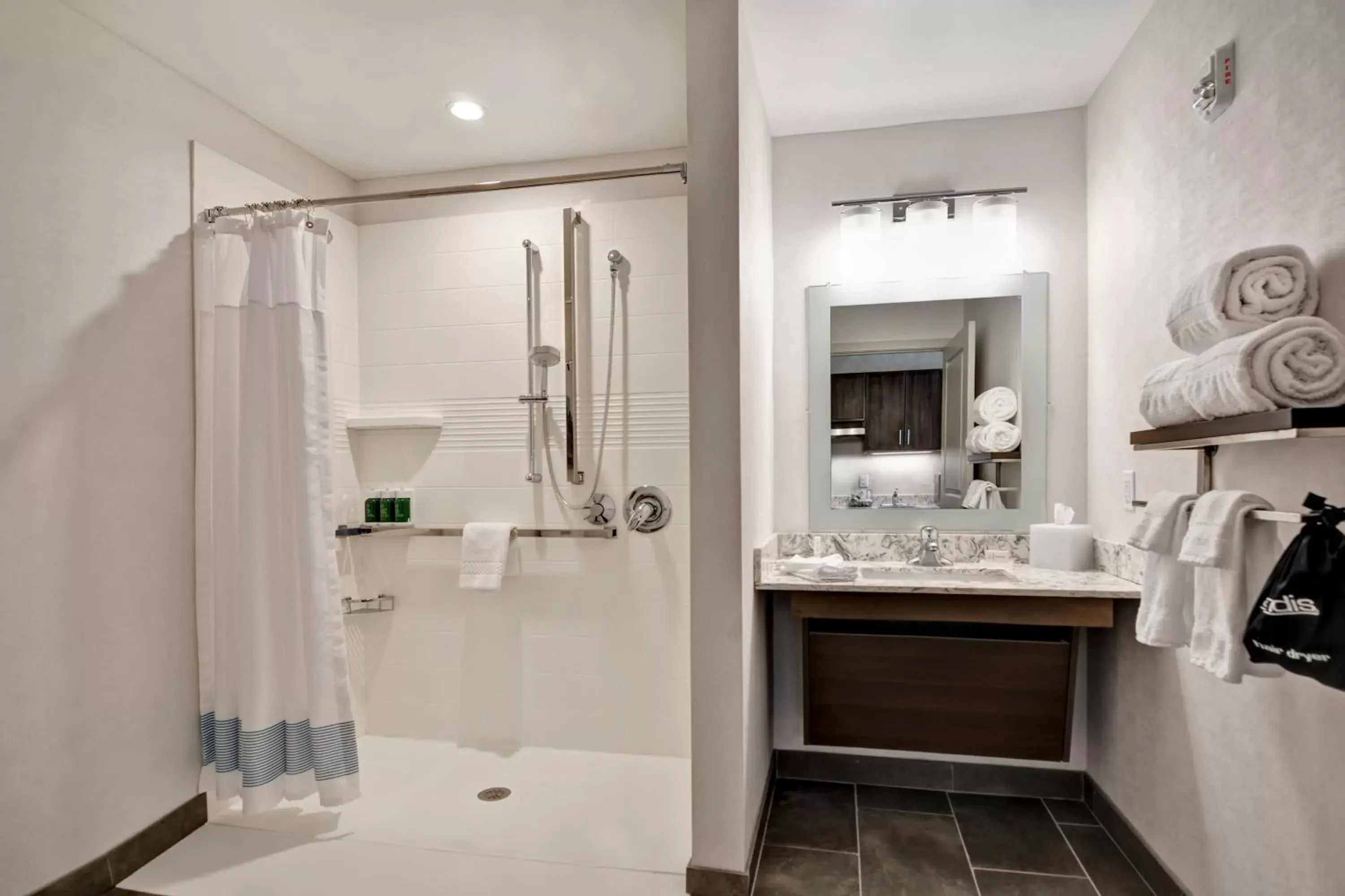 Bathroom in TownePlace Suites by Marriott Bridgewater Branchburg