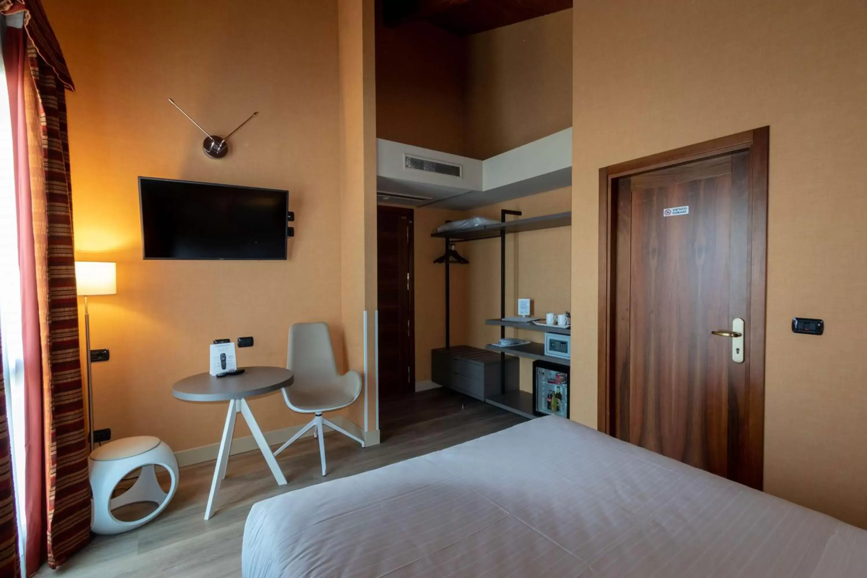 Bedroom, TV/Entertainment Center in La Villa - Sure Hotel Collection by Best Western