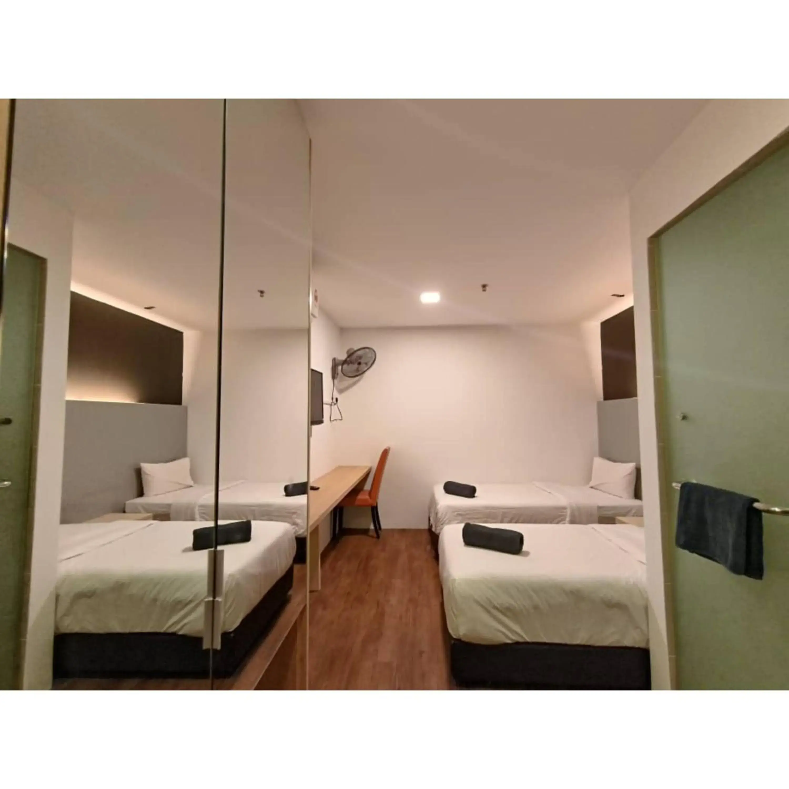 Bathroom, Bed in Sandpiper Hotel Kuala Lumpur