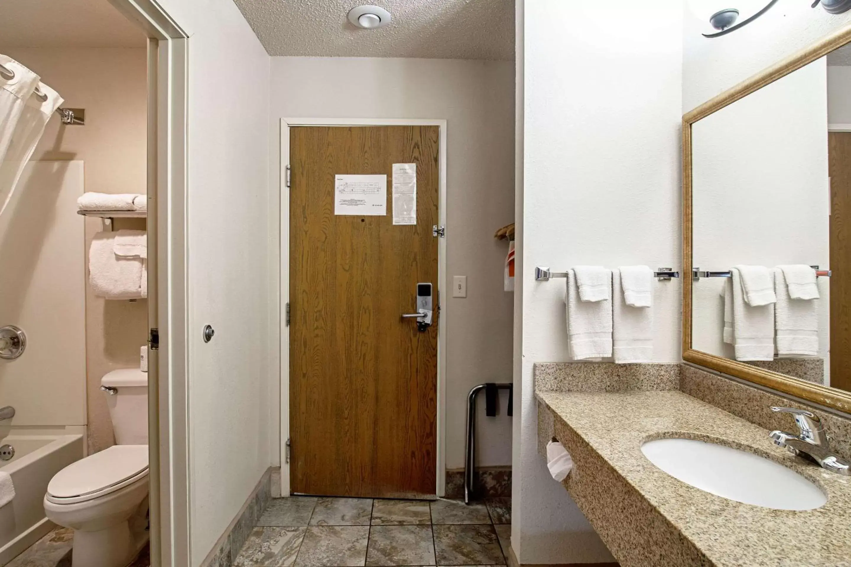 Photo of the whole room, Bathroom in Quality Inn Aberdeen