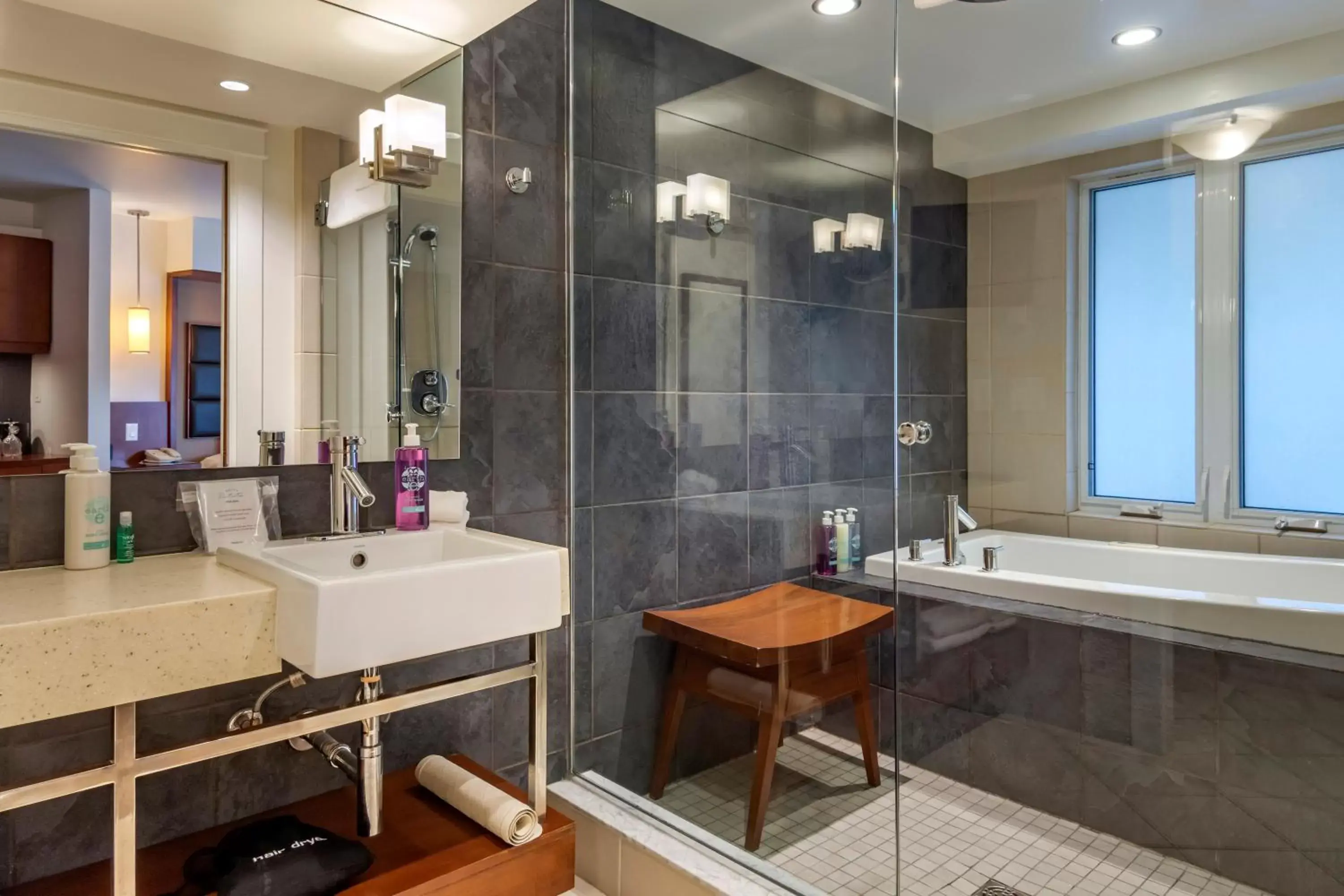 Shower, Bathroom in Hotel Penticton, Ascend Hotel Collection