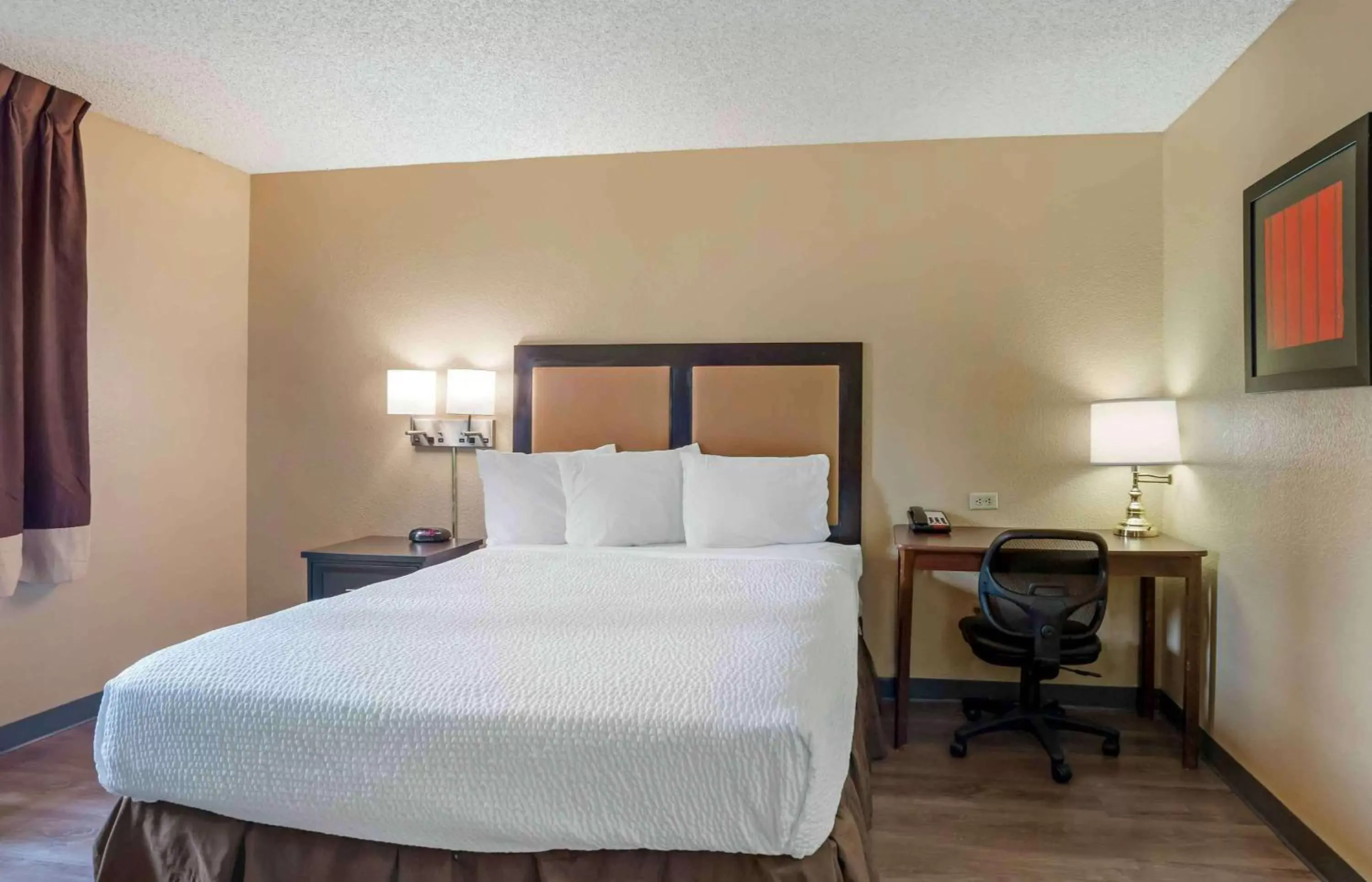 Bedroom, Bed in Extended Stay America Suites - Los Angeles - Torrance Harborgate Way