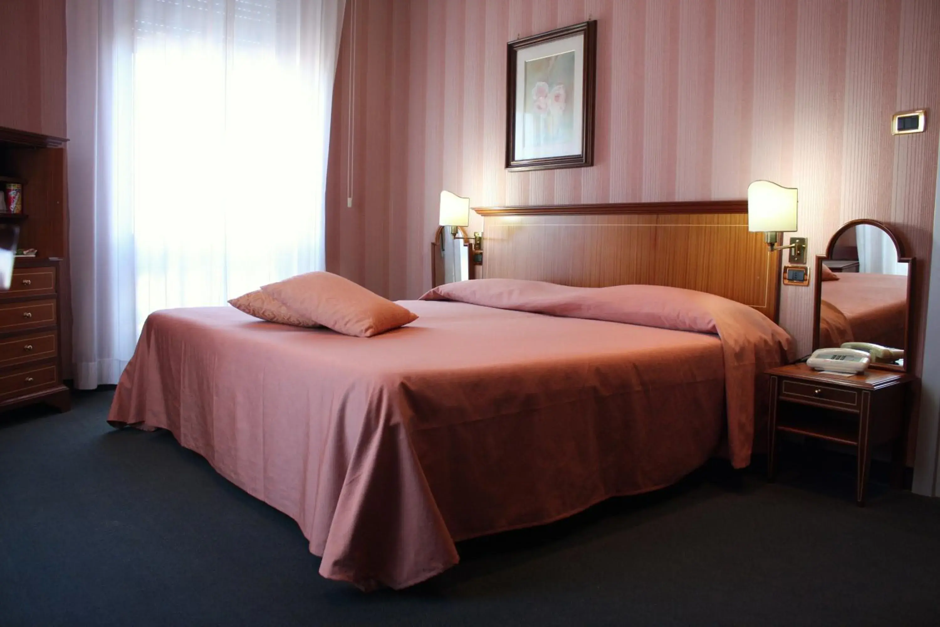 Bathroom, Bed in Hotel Esplanade