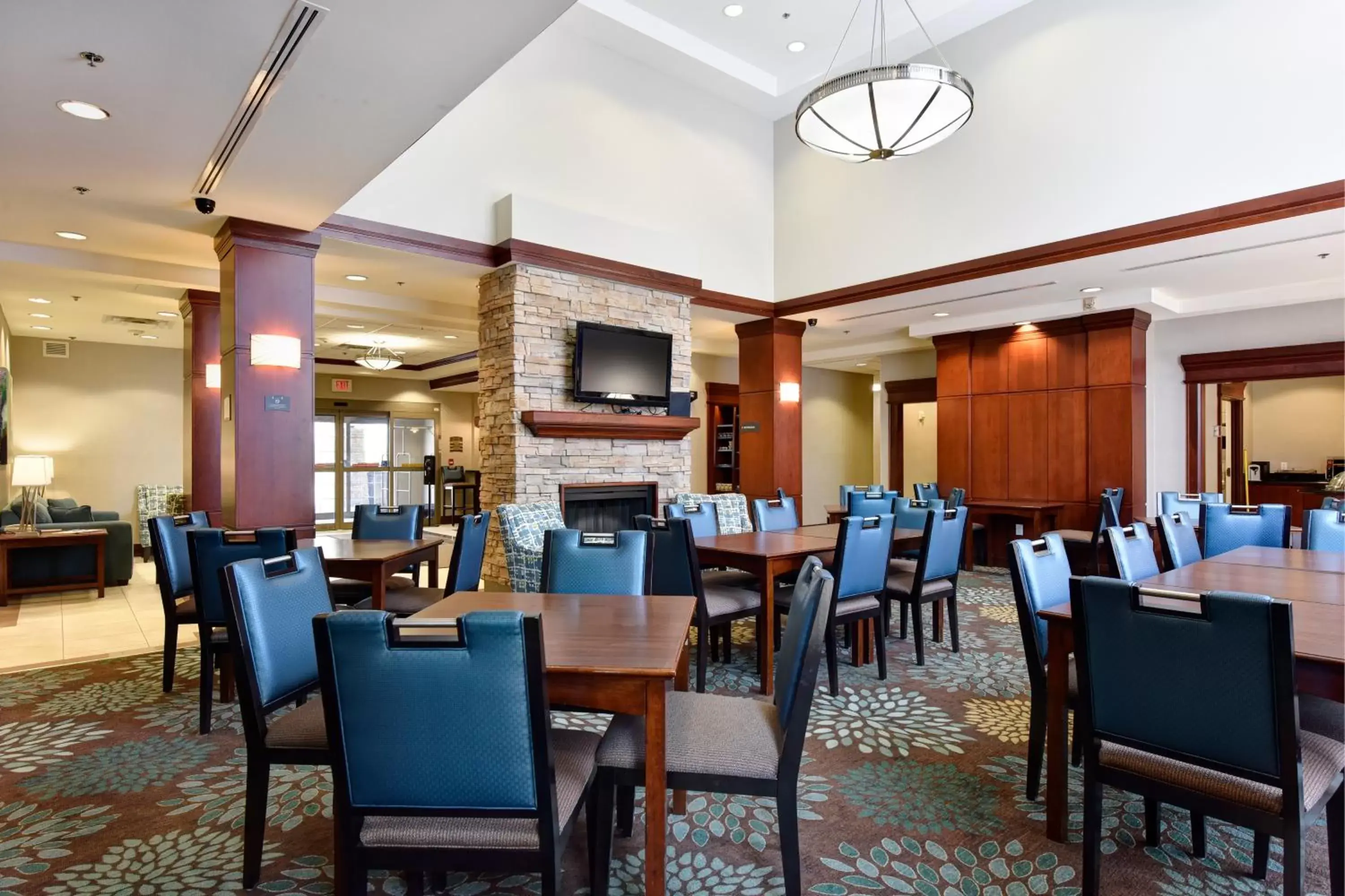 Restaurant/Places to Eat in Staybridge Suites Guelph, an IHG Hotel