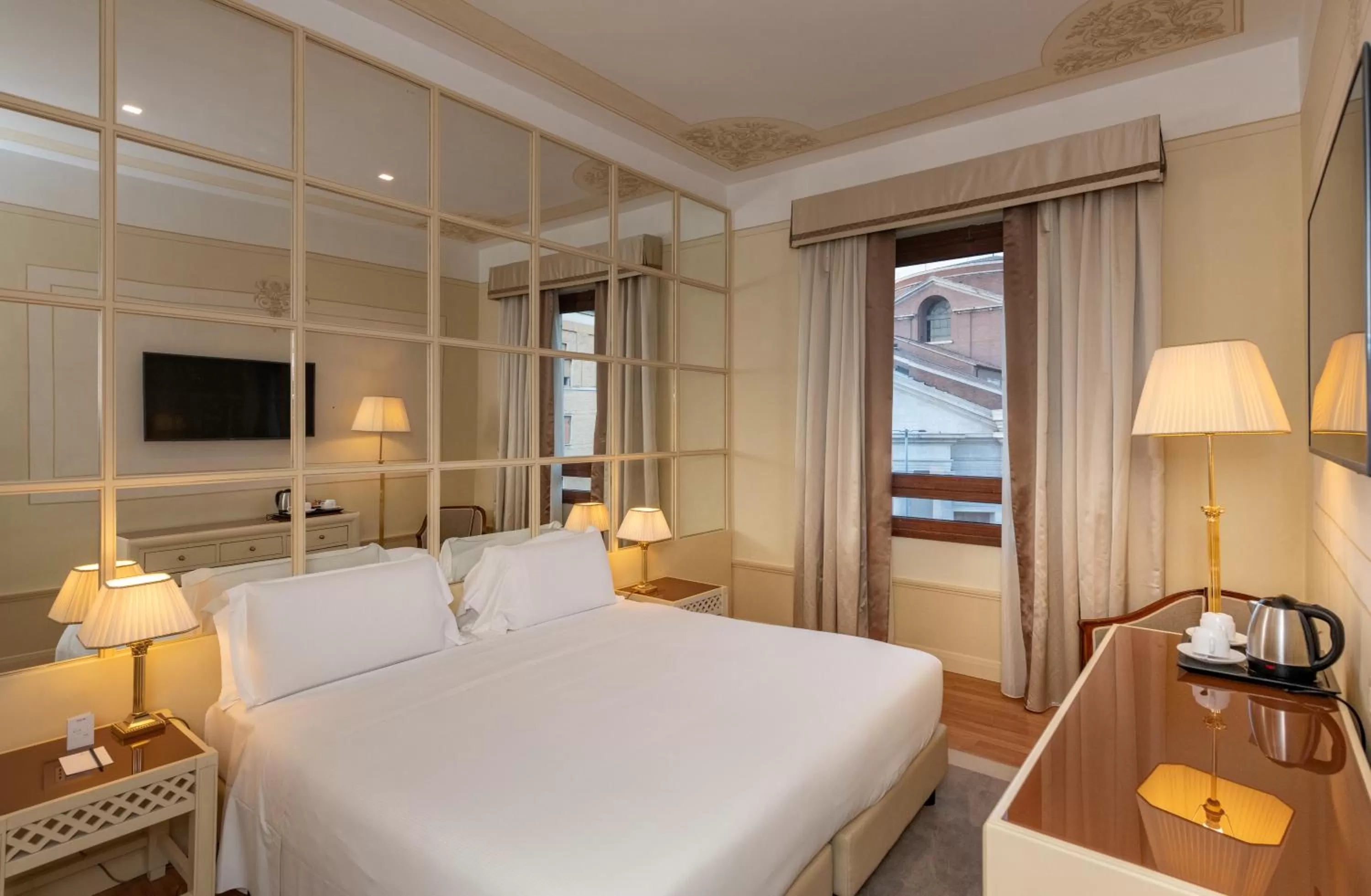 Bedroom, Bed in Radisson Blu GHR Rome