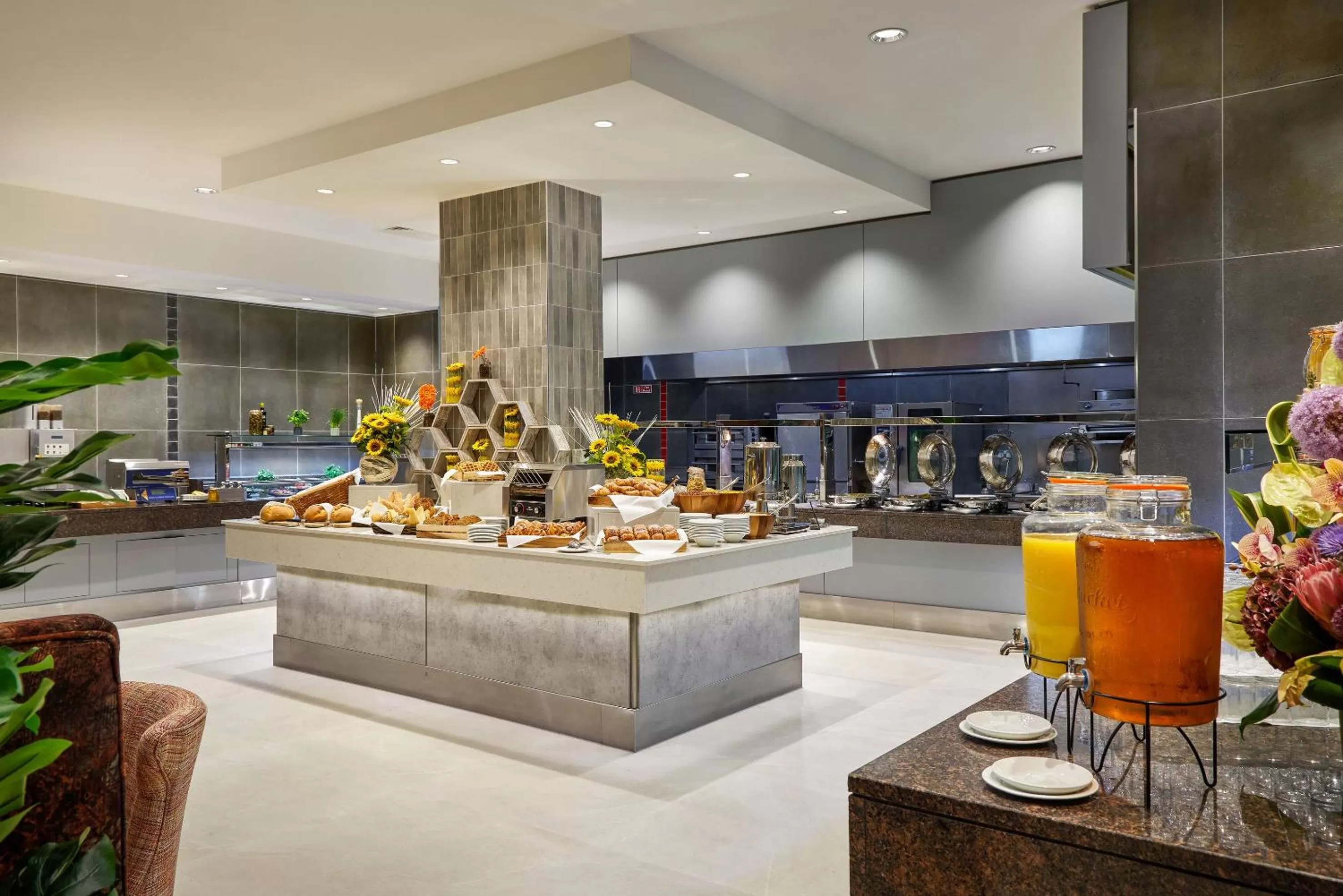 Restaurant/places to eat in Crowne Plaza Dublin Blanchardstown by IHG
