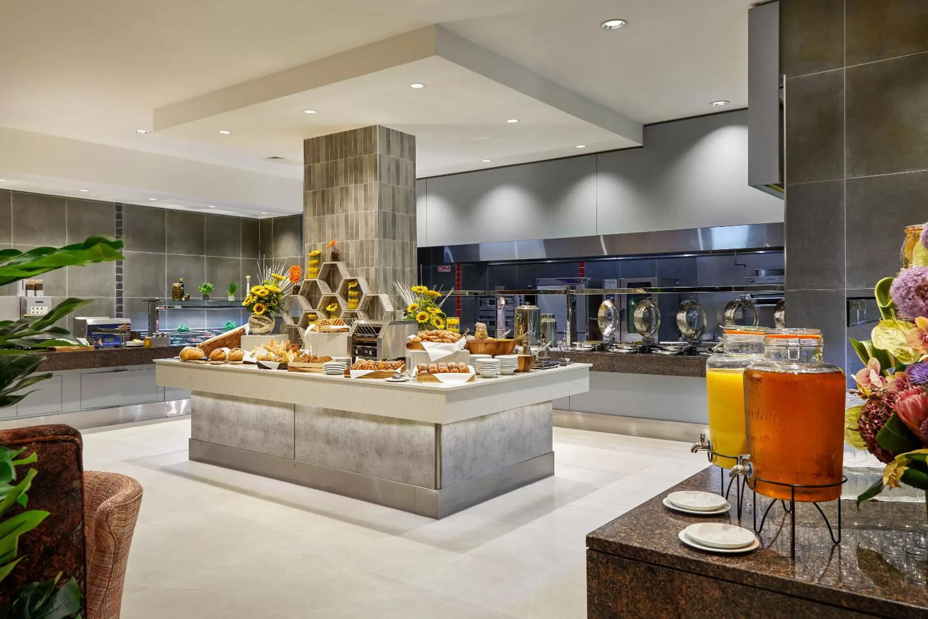 Restaurant/Places to Eat in Crowne Plaza Dublin Blanchardstown, an IHG Hotel