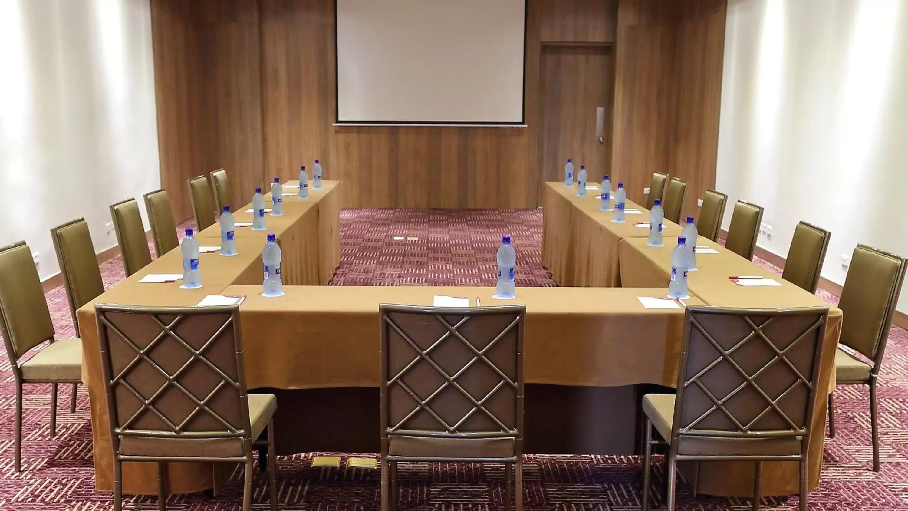 Meeting/conference room in Crowne Plaza Airport, an IHG Hotel