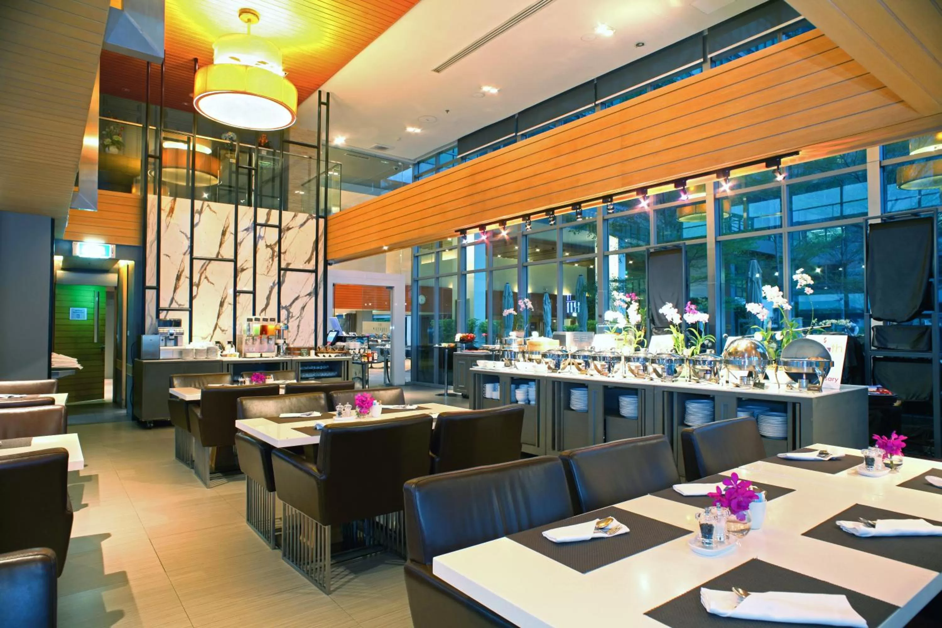 Restaurant/places to eat in Sivatel Bangkok Hotel