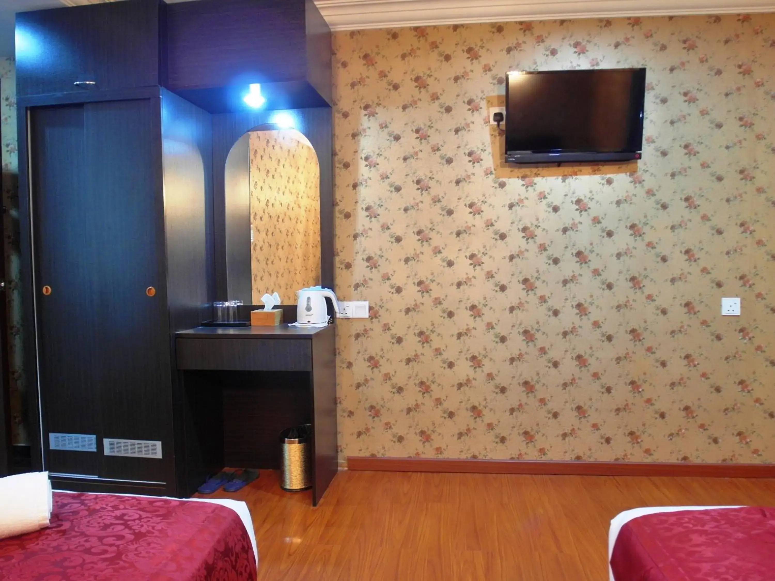 Bedroom, TV/Entertainment Center in Classic Kinabalu Hotel