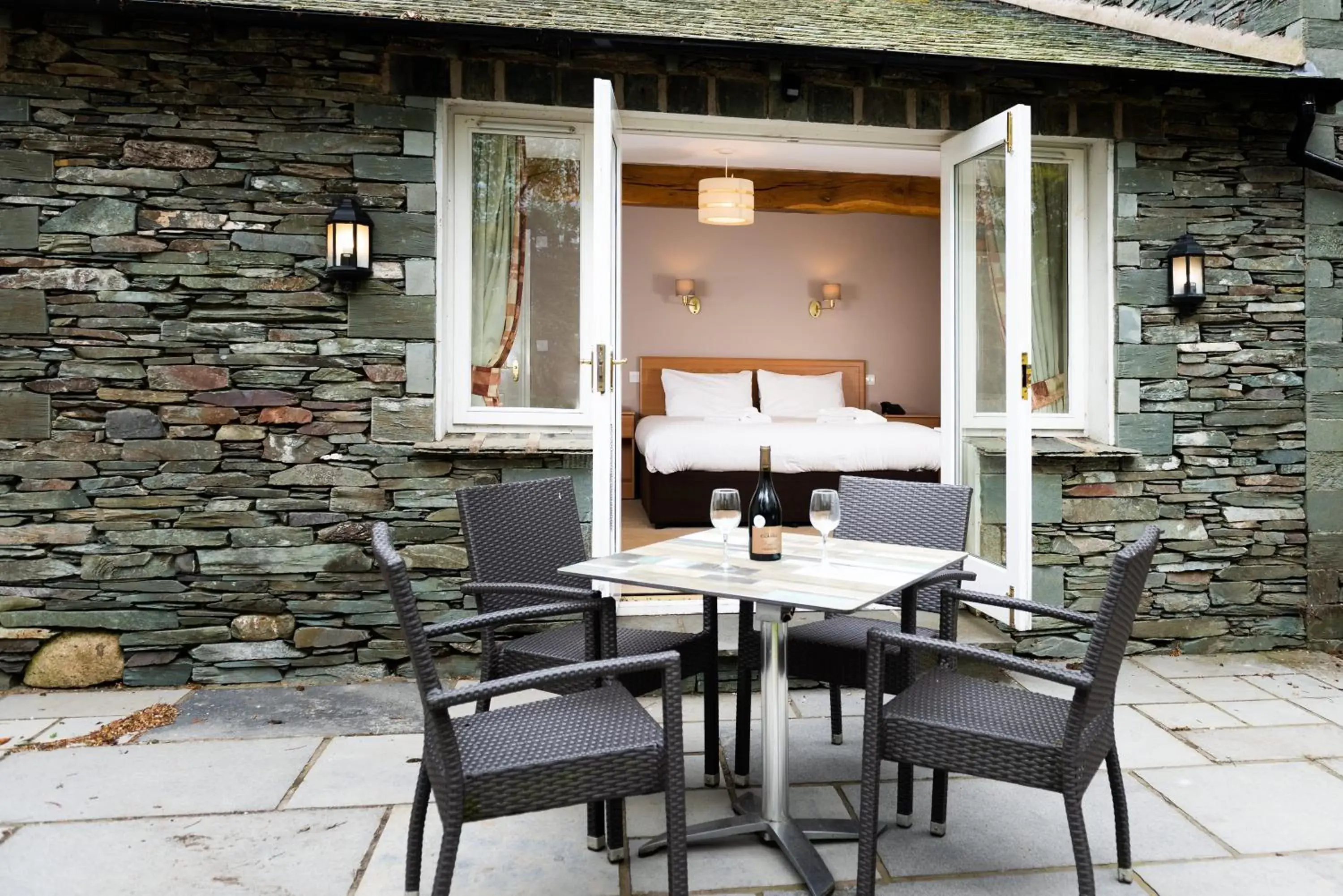 Patio in Windermere Manor Hotel