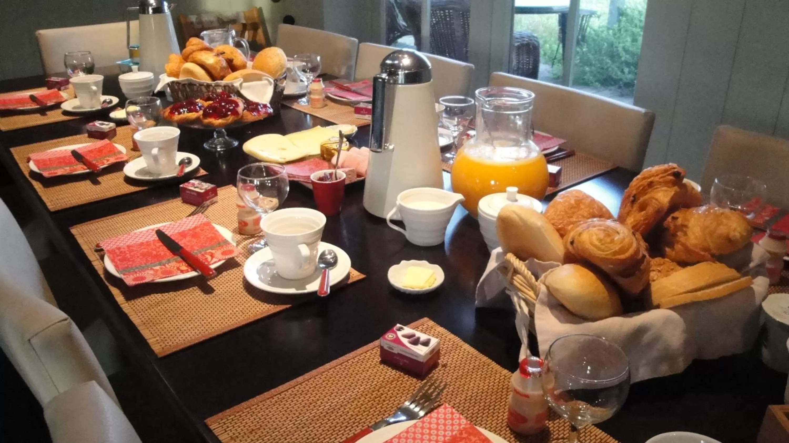 Continental breakfast in B&B De Zoete Kers
