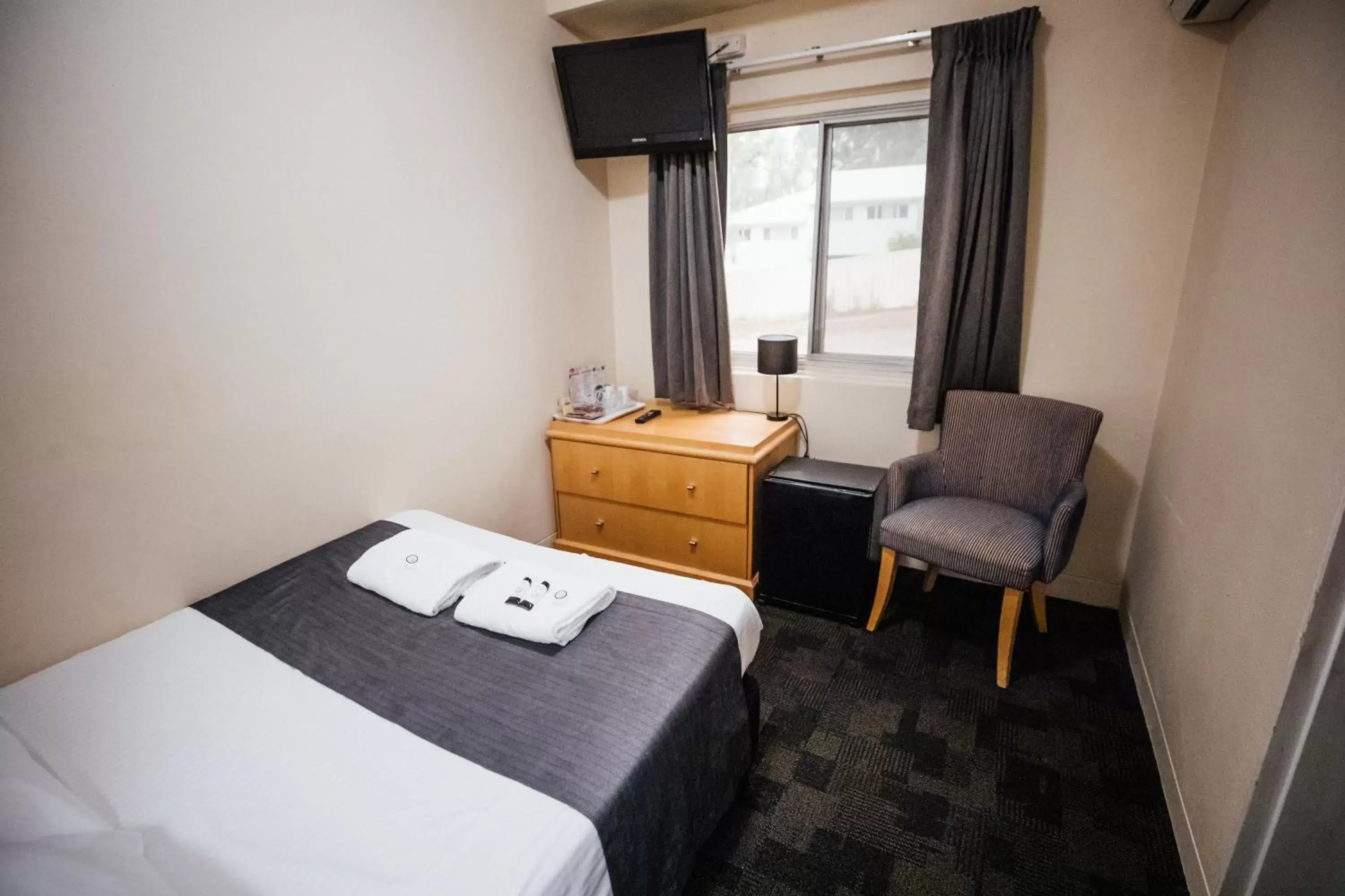 Bed in Shortland Budget Accommodation