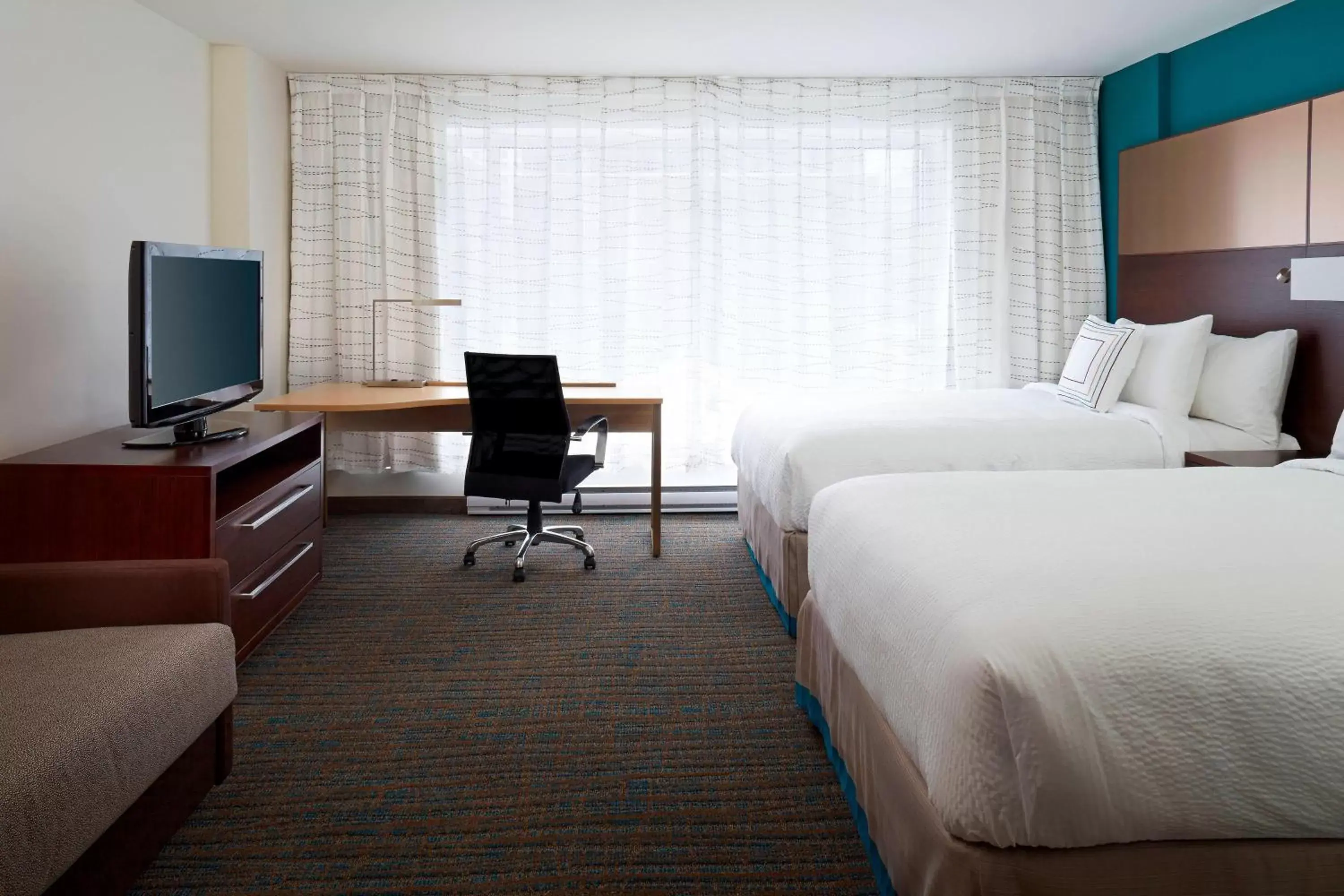 Photo of the whole room, Bed in Residence Inn by Marriott Montréal Downtown