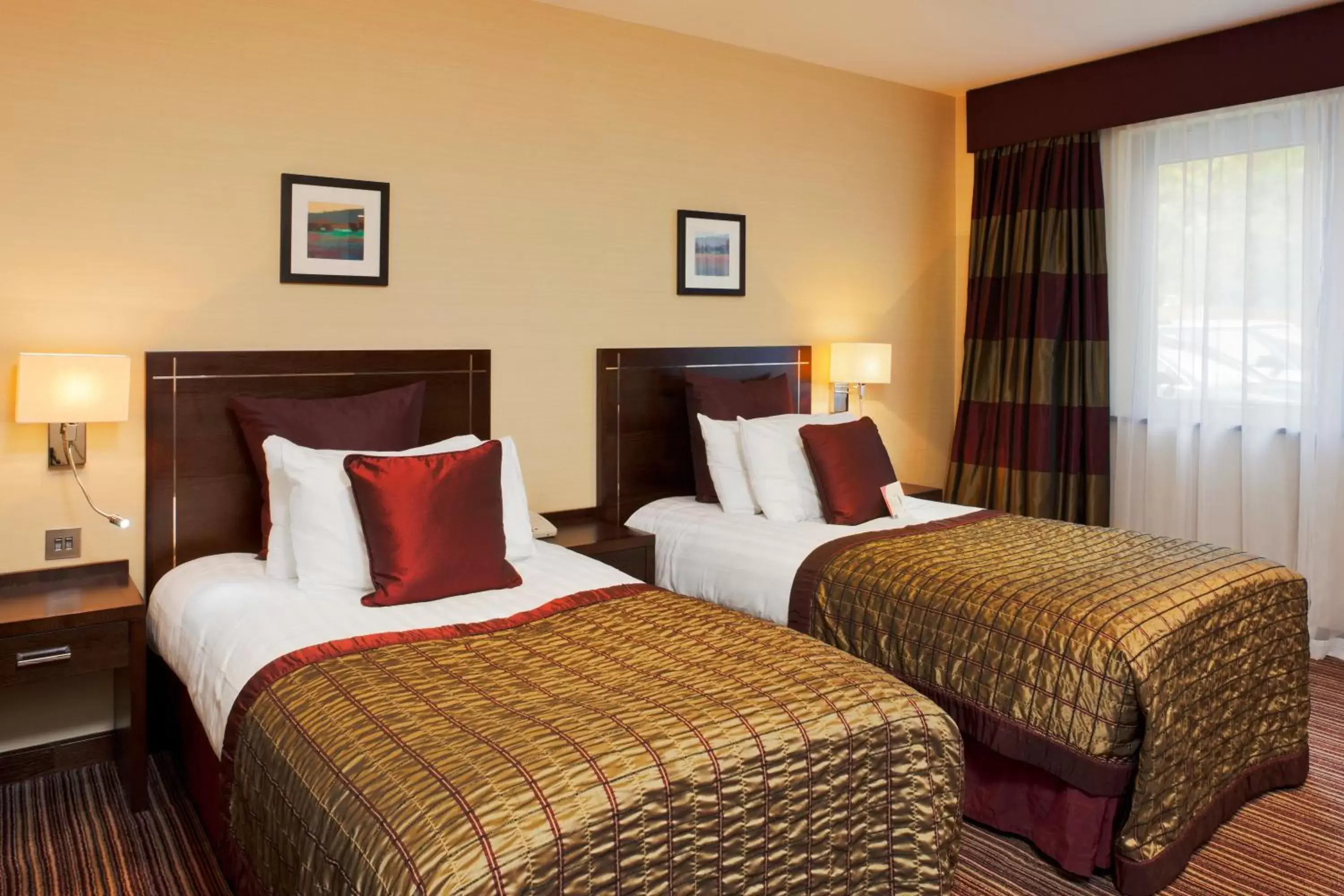 Photo of the whole room, Bed in Crowne Plaza London - Gatwick Airport, an IHG Hotel