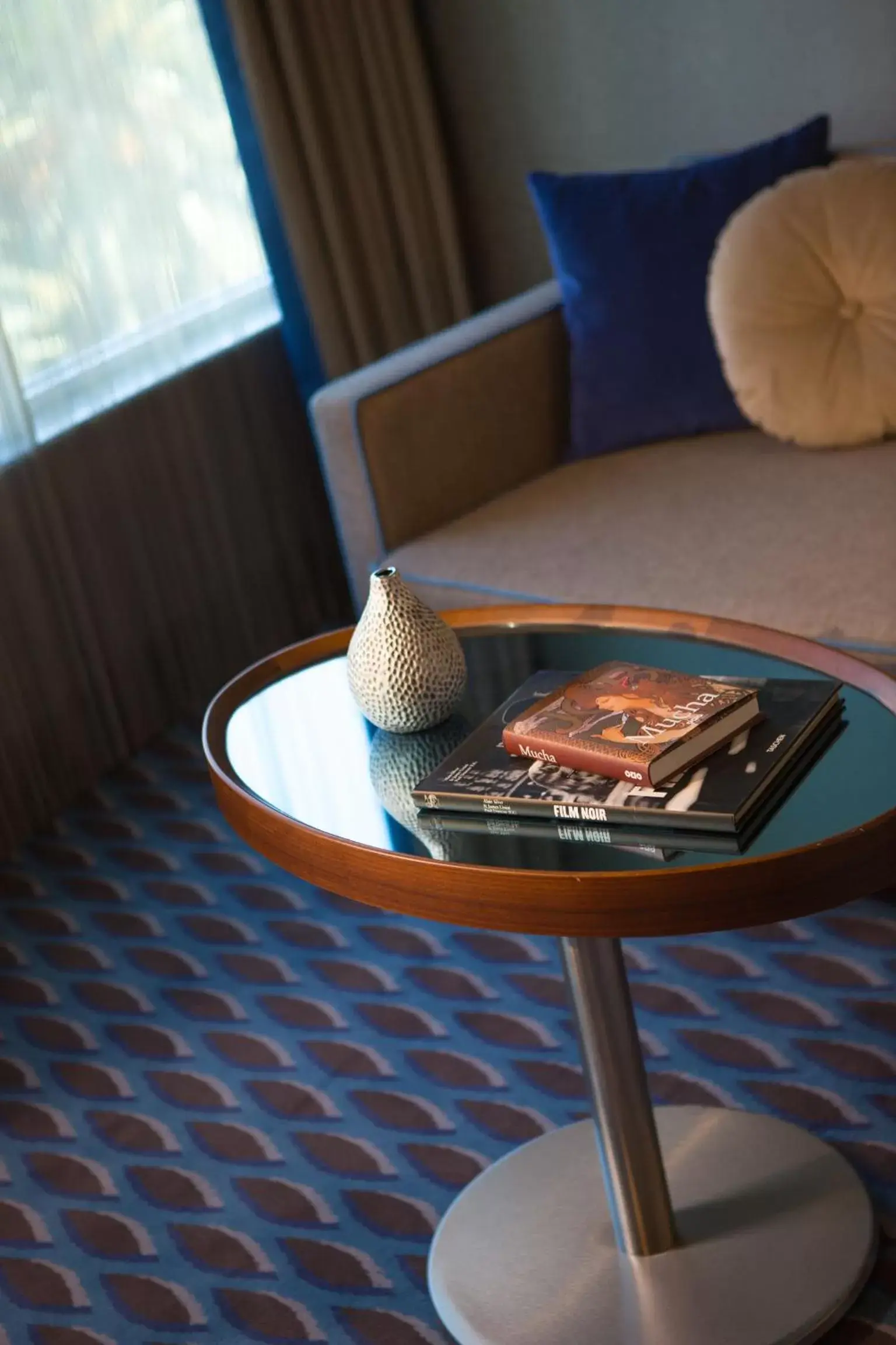 Photo of the whole room, Seating Area in Renaissance Izmir Hotel