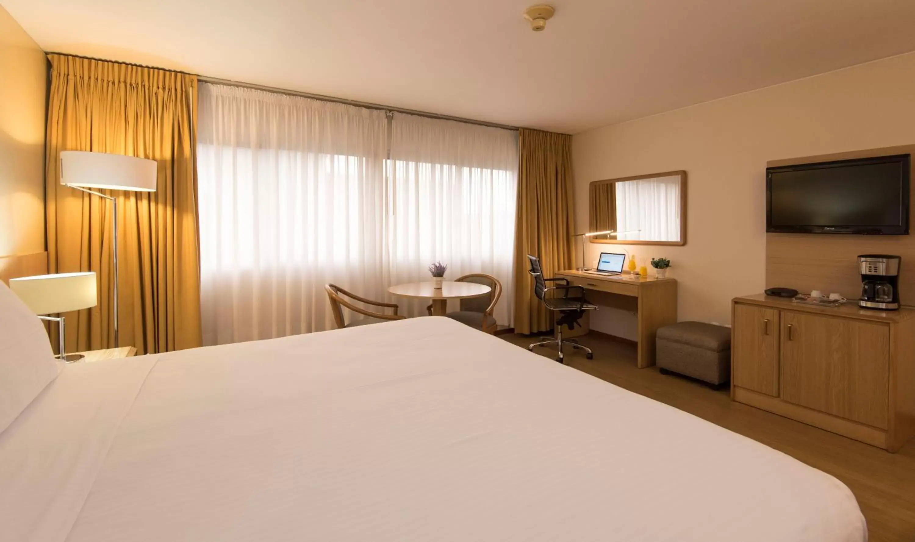 Photo of the whole room, Bed in Holiday Inn Montevideo, an IHG Hotel