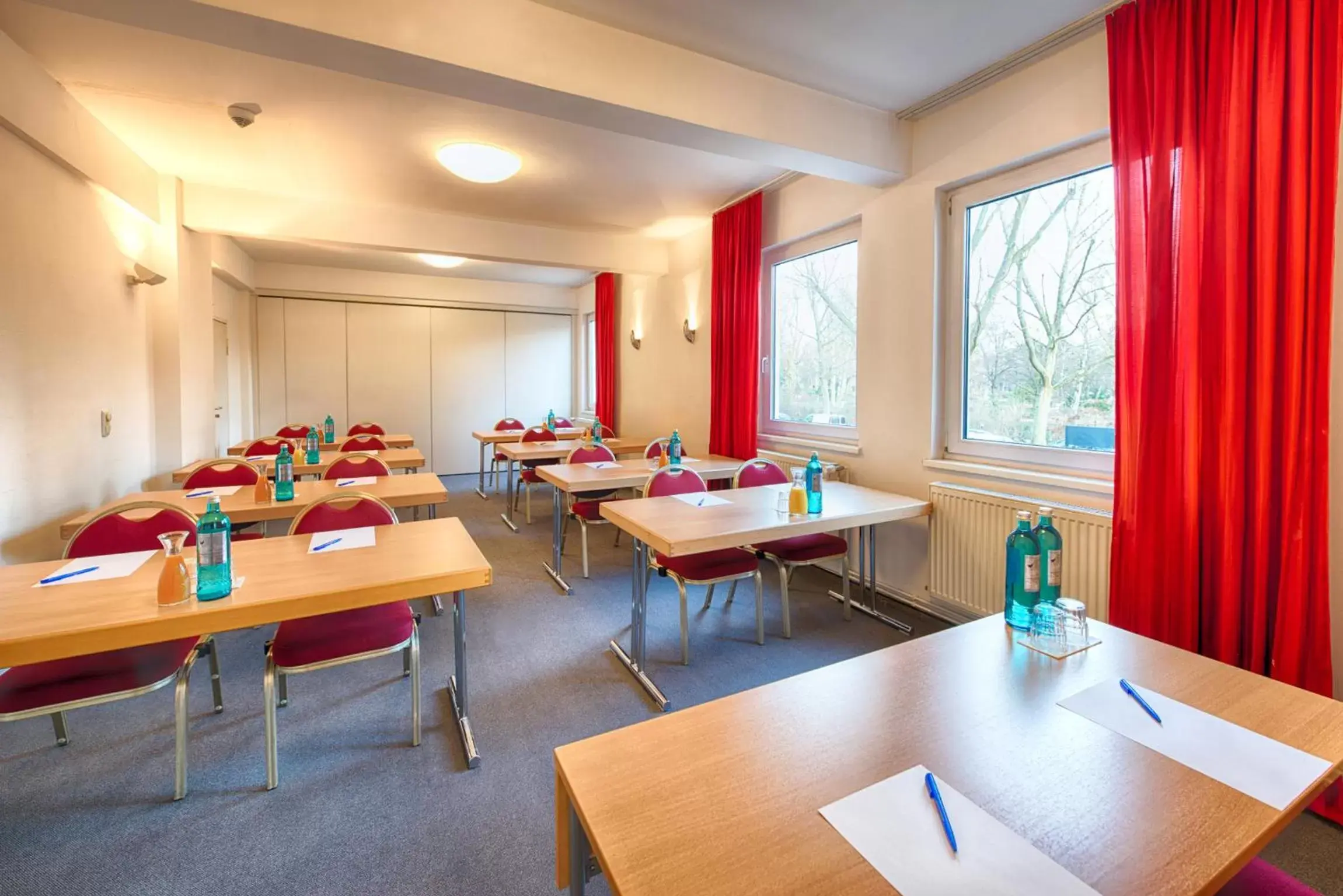 Meeting/conference room, Restaurant/Places to Eat in enjoy hotel Berlin City Messe