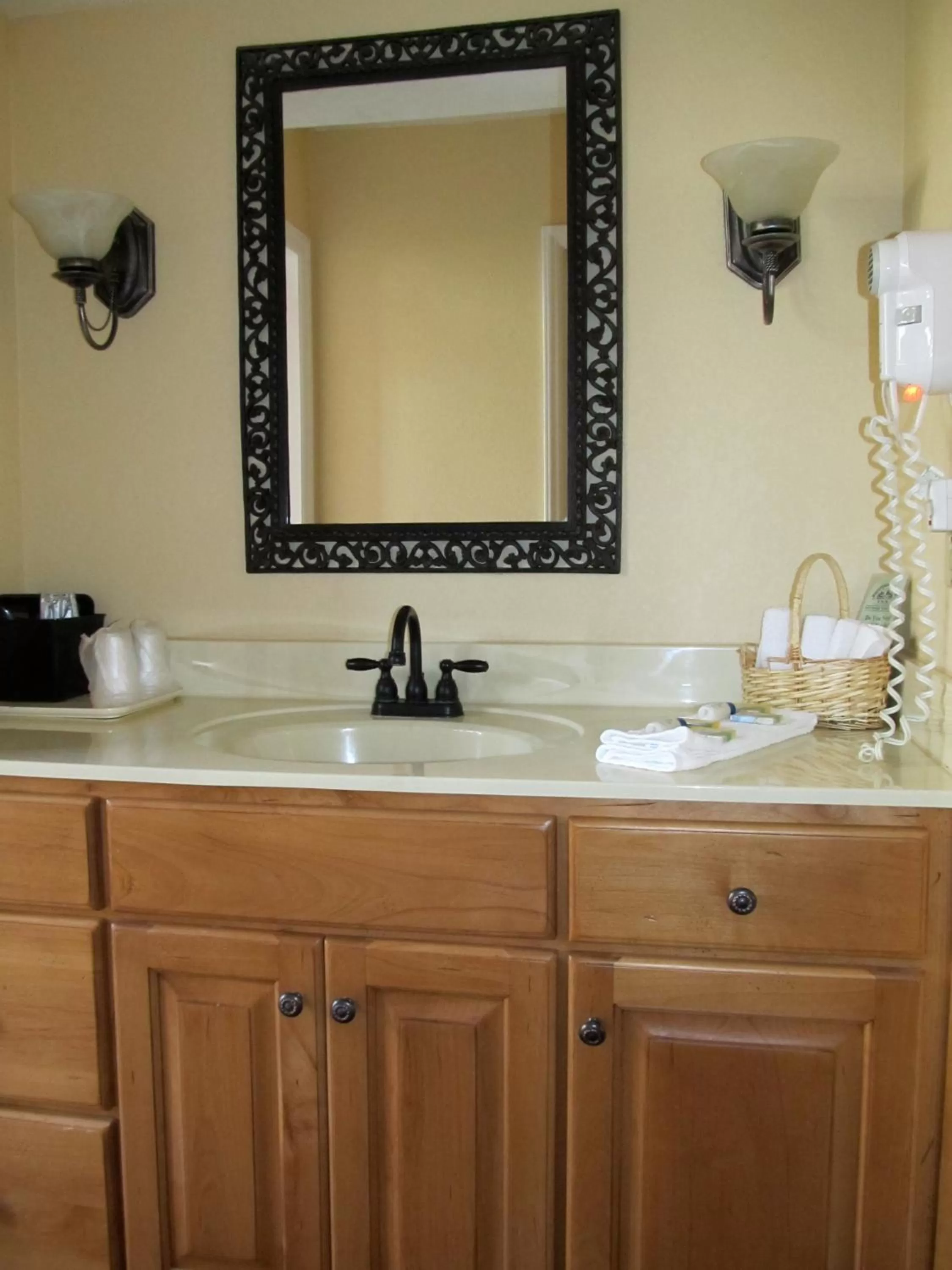 Bathroom in Jonathan Creek Inn and Villas