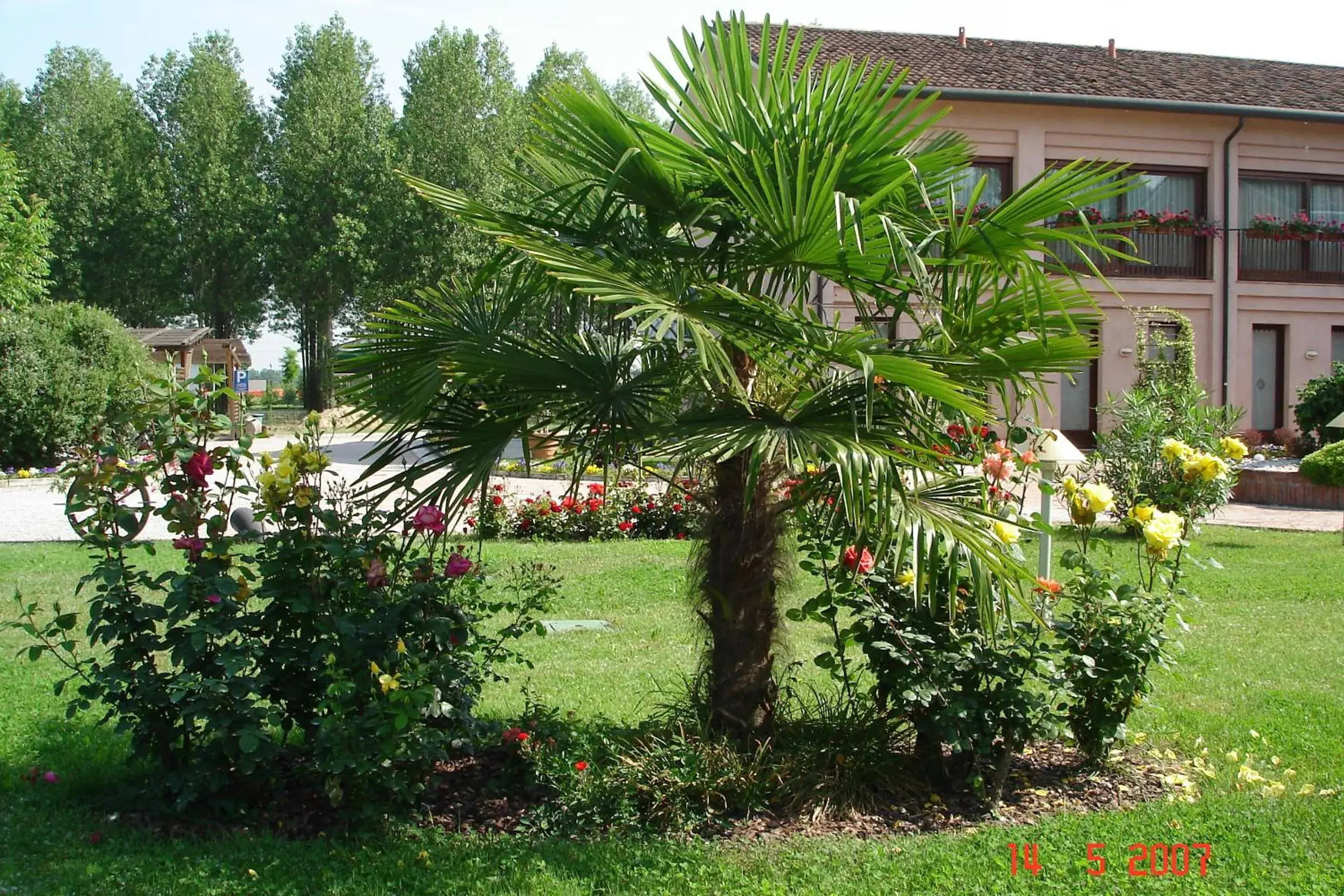 Facade/entrance, Garden in Relais Leon d'Oro