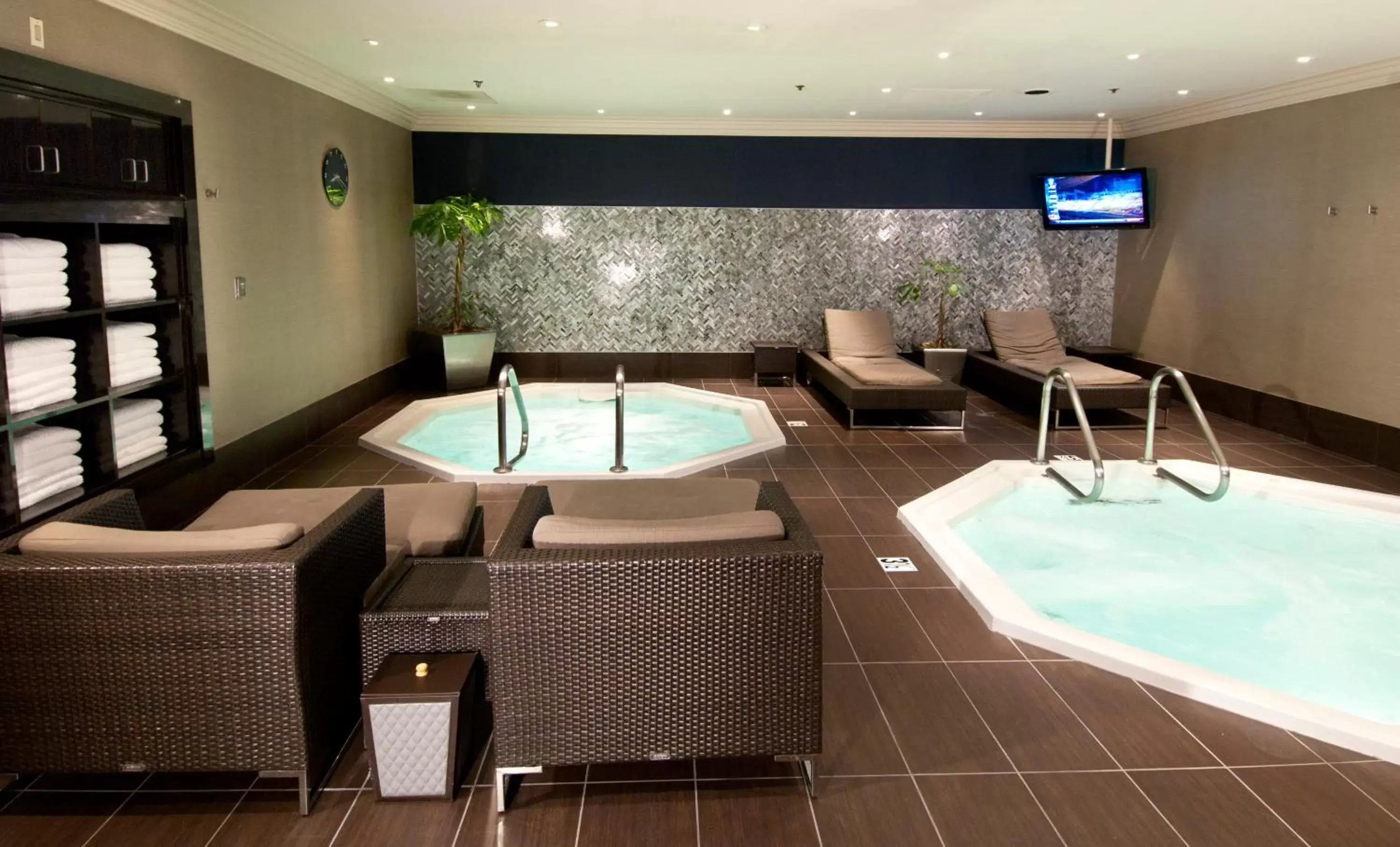 Spa and wellness centre/facilities, Swimming Pool in Treasure Island - TI Las Vegas Hotel & Casino, a Radisson Hotel