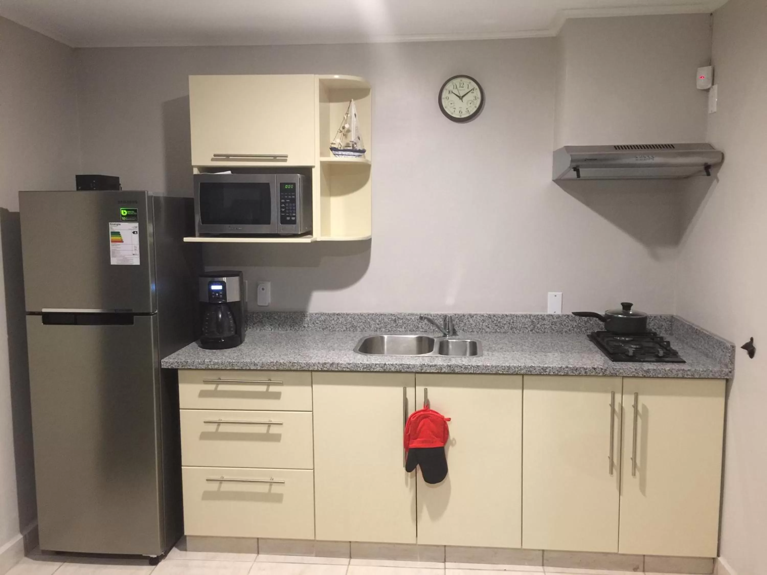Kitchen or kitchenette in The Pier Beach Inn & Suites