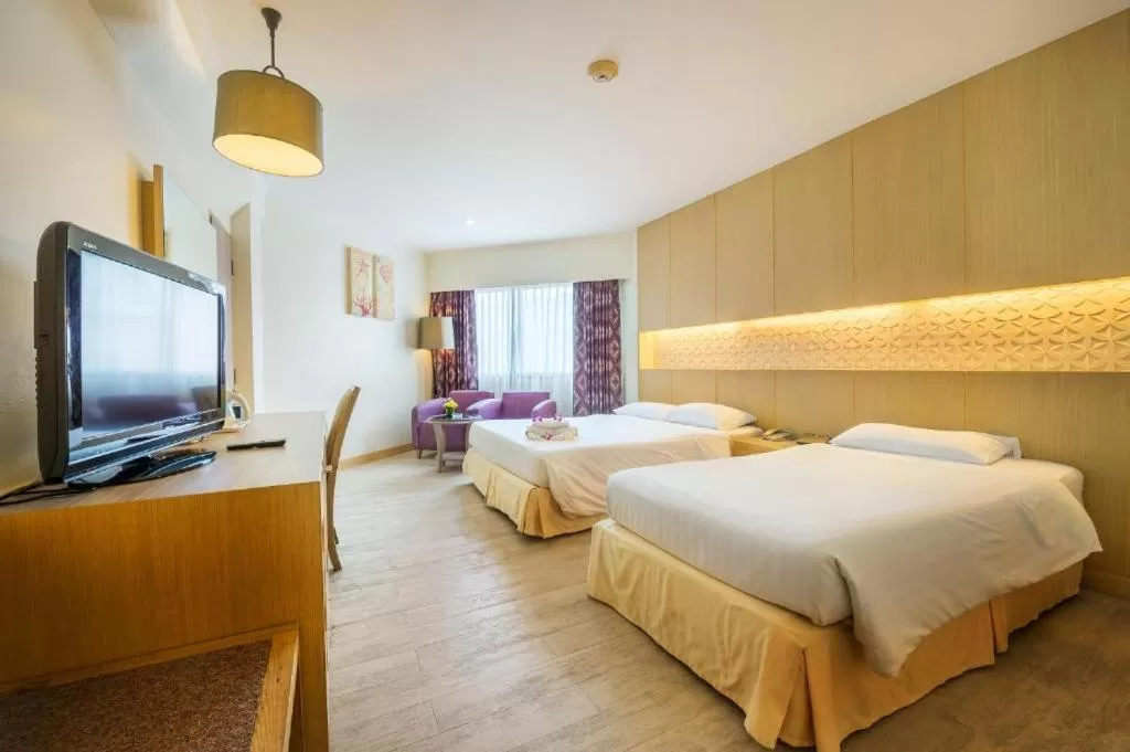 Bed in Jomtien Palm Beach Hotel and Resort