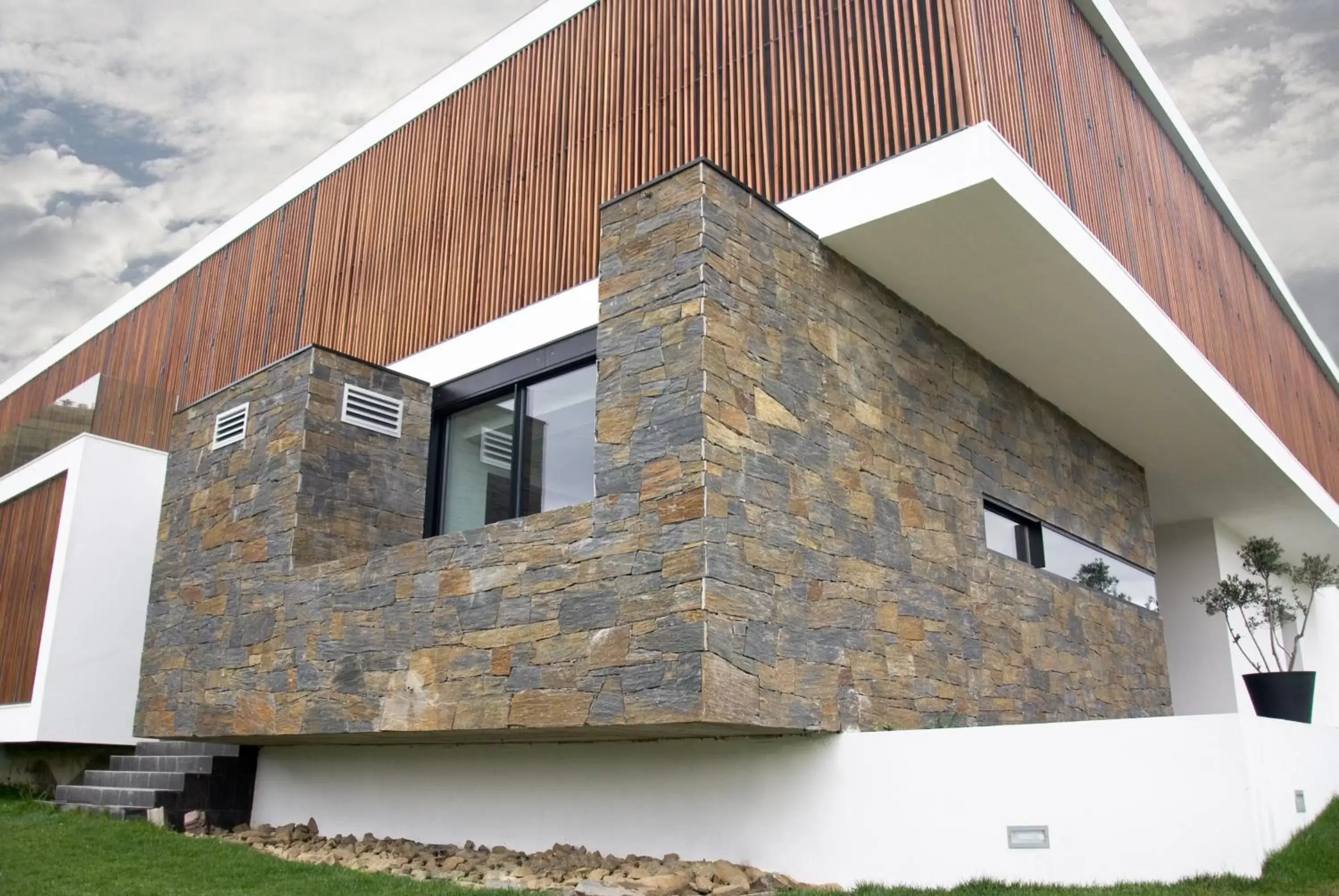 Facade/entrance, Property Building in Quinta De Casaldronho Wine Hotel