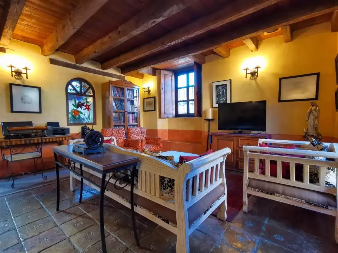 TV and multimedia, Dining Area in Hotel Casavieja