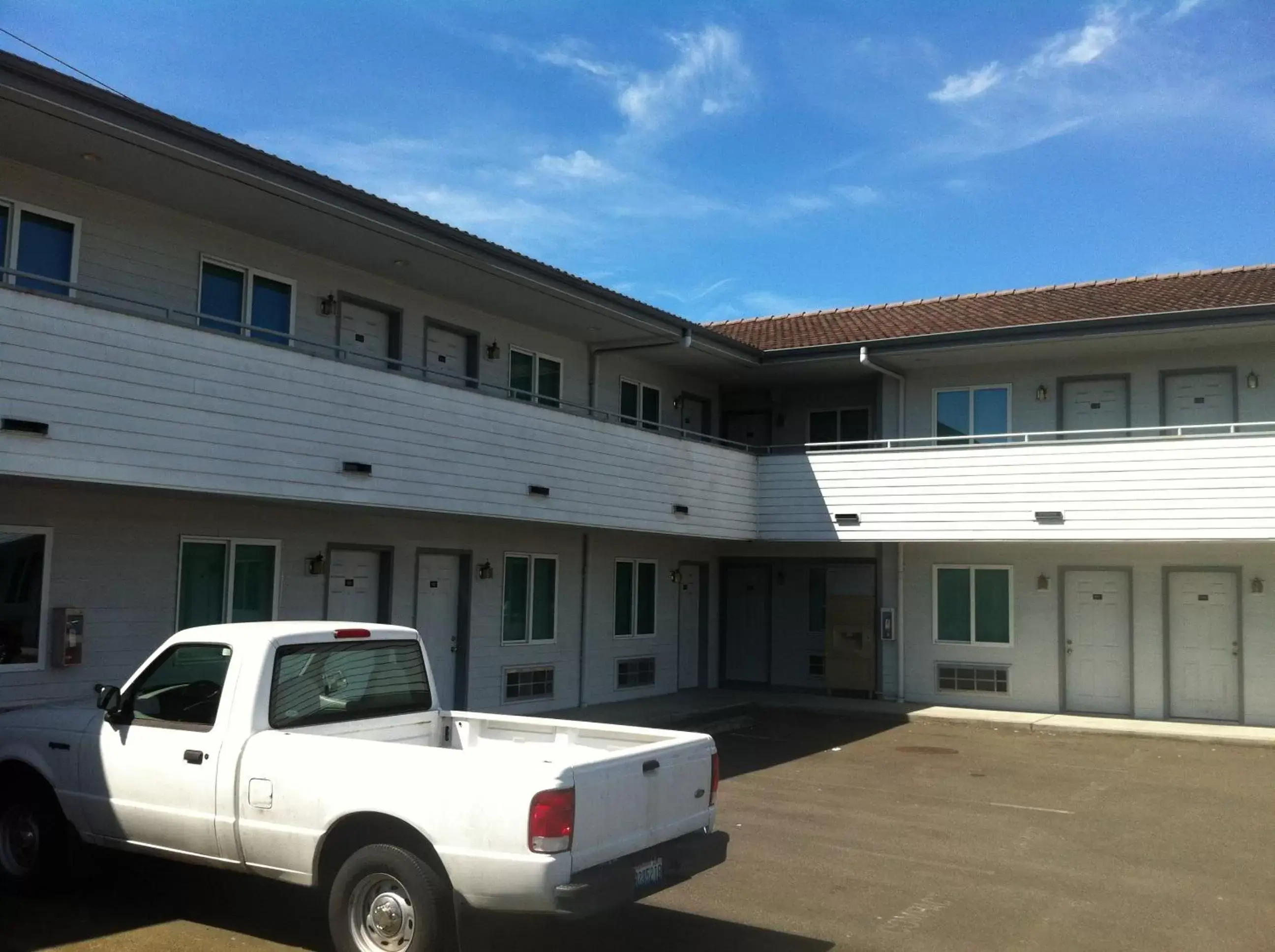 Facade/entrance, Property Building in Crown Inn