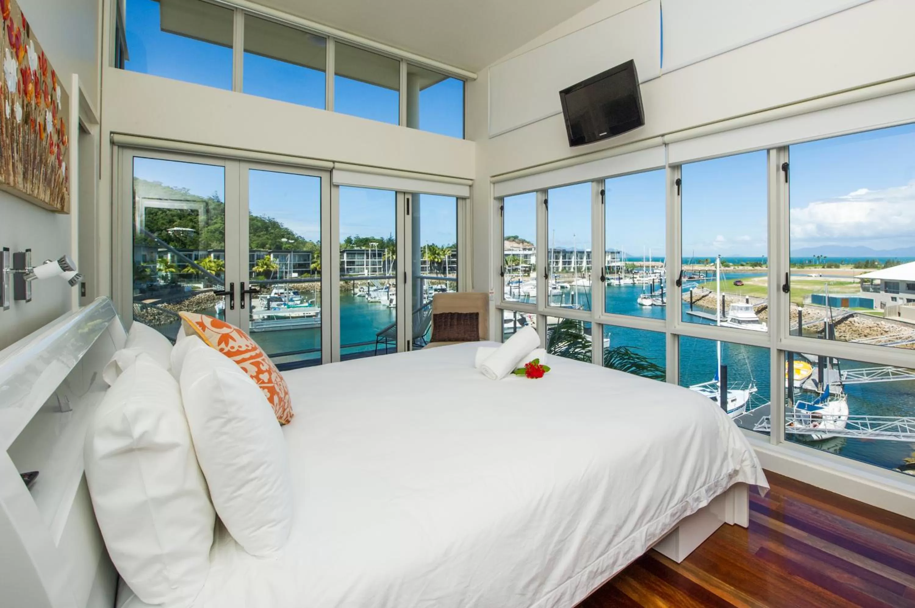 Bed in Beachside Magnetic Harbour Apartments