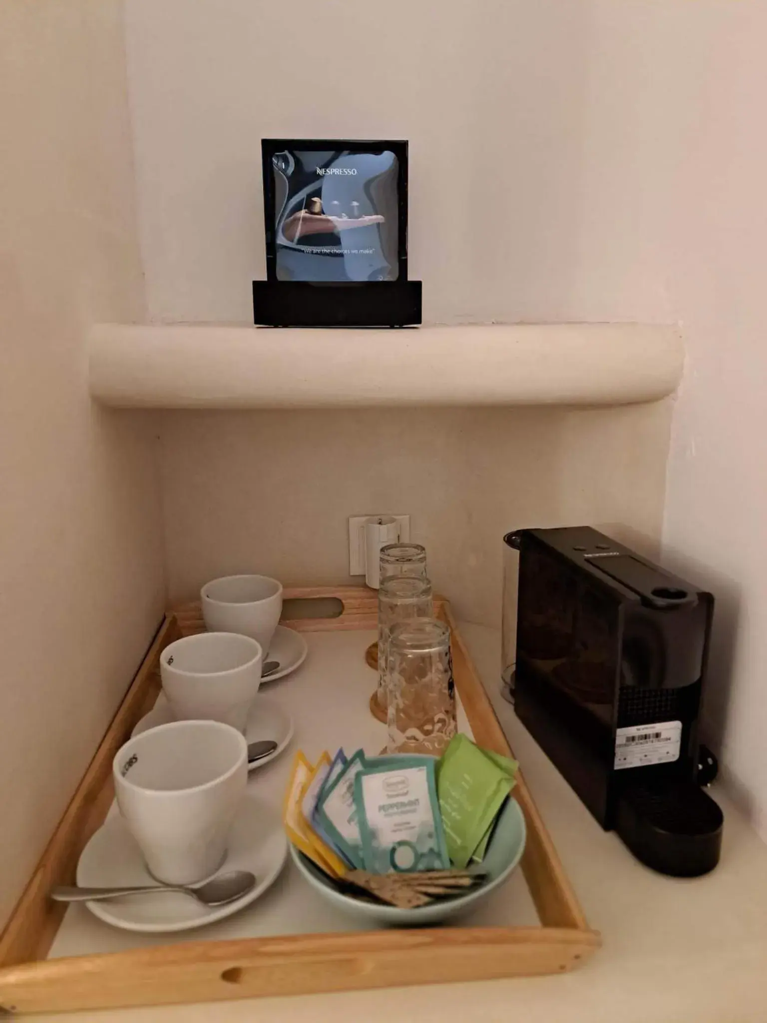 Coffee/tea facilities in Amerisa Suites