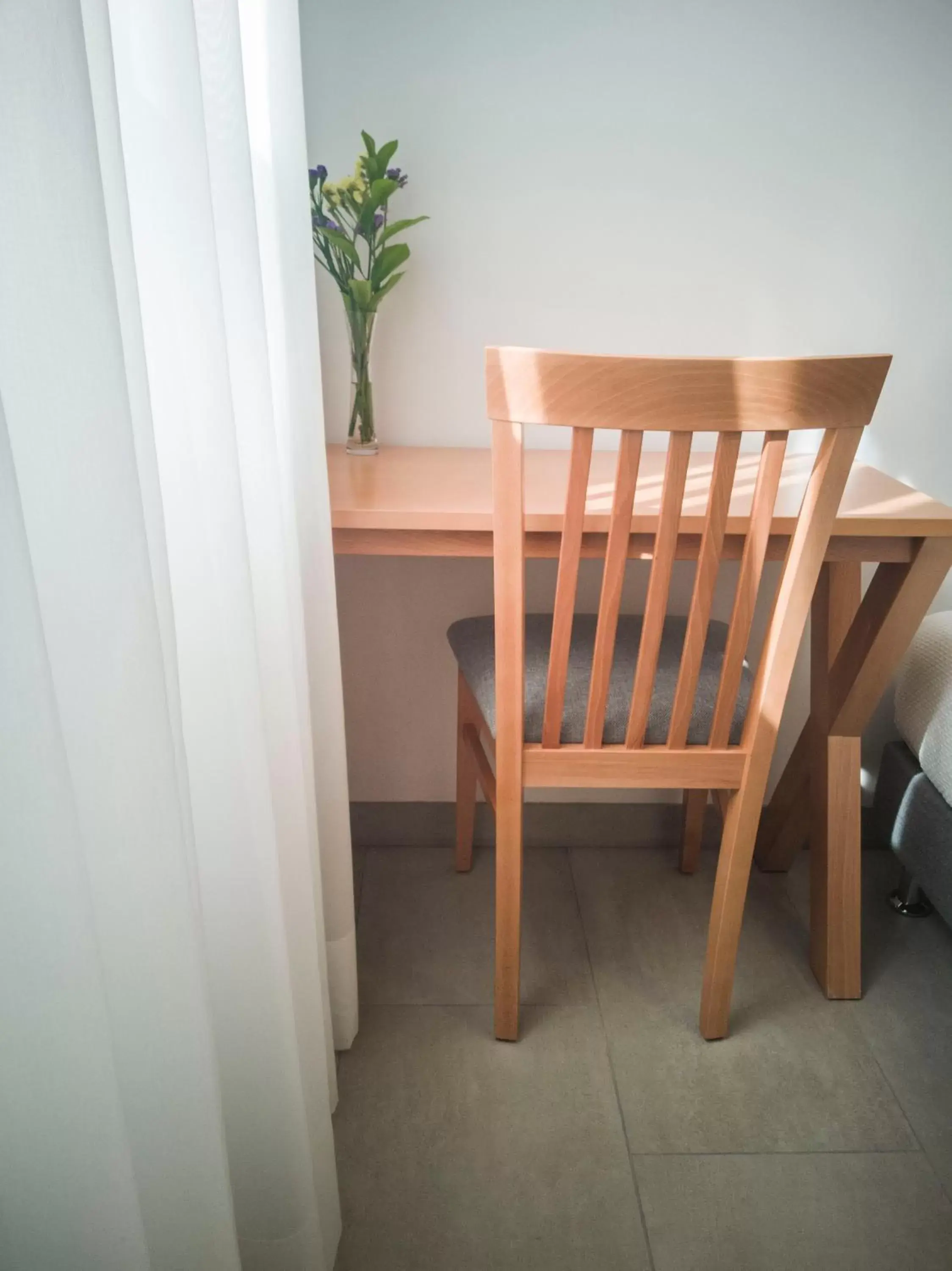 Photo of the whole room, Dining Area in Hotel Abadi