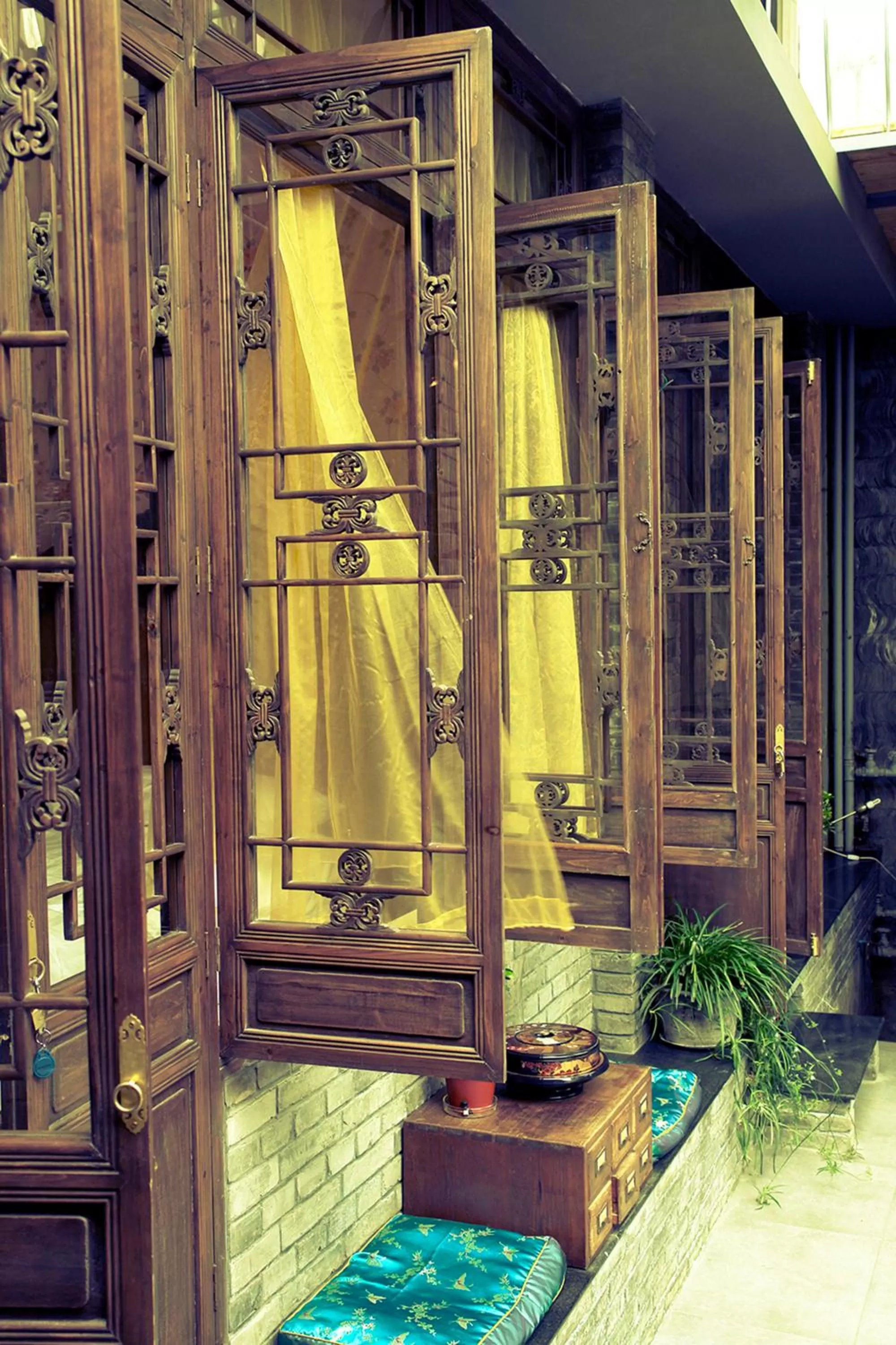 Decorative detail in Kelly‘s Courtyard Hotel