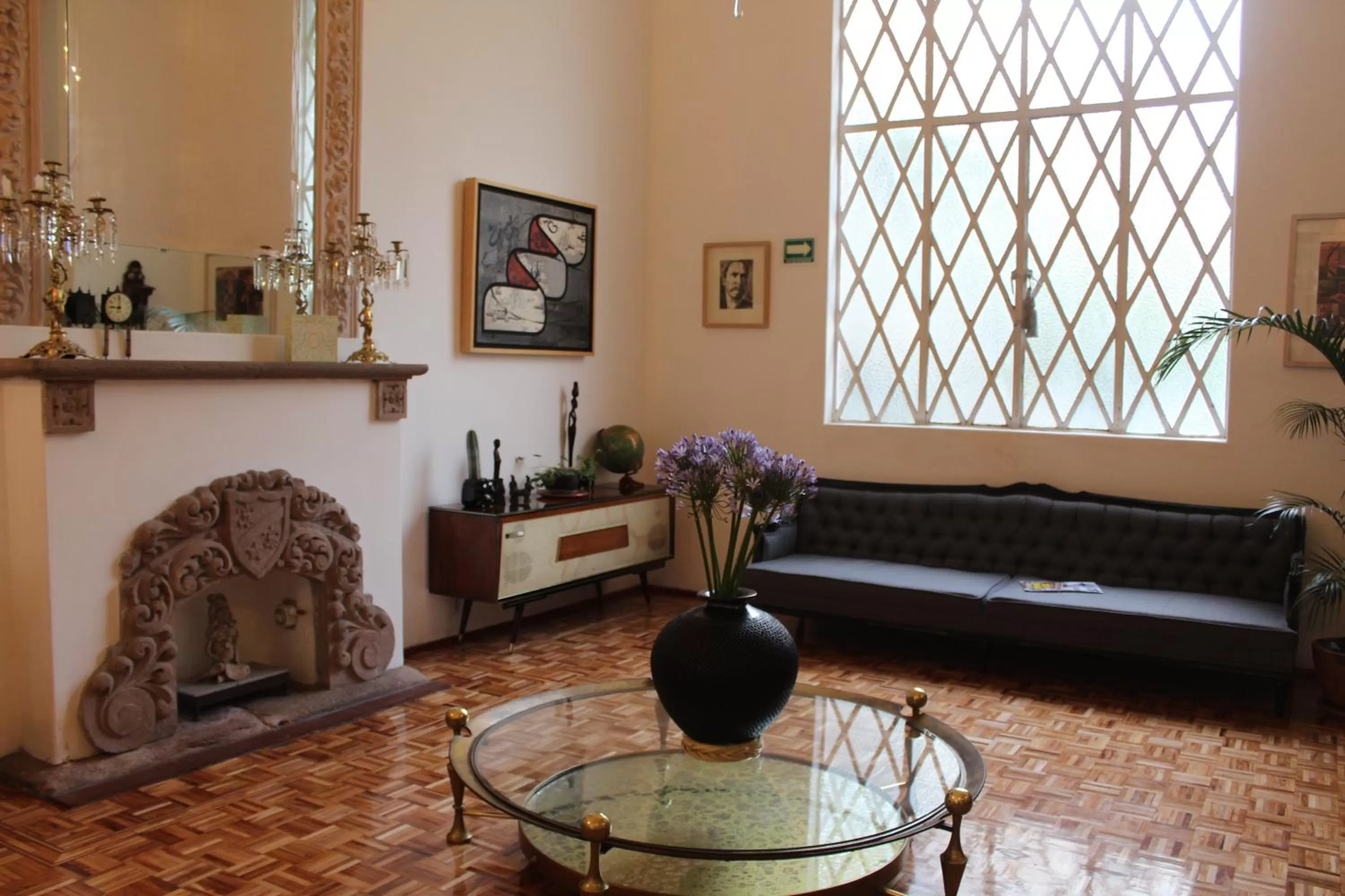 Communal lounge/ TV room, Seating Area in Casa Comtesse