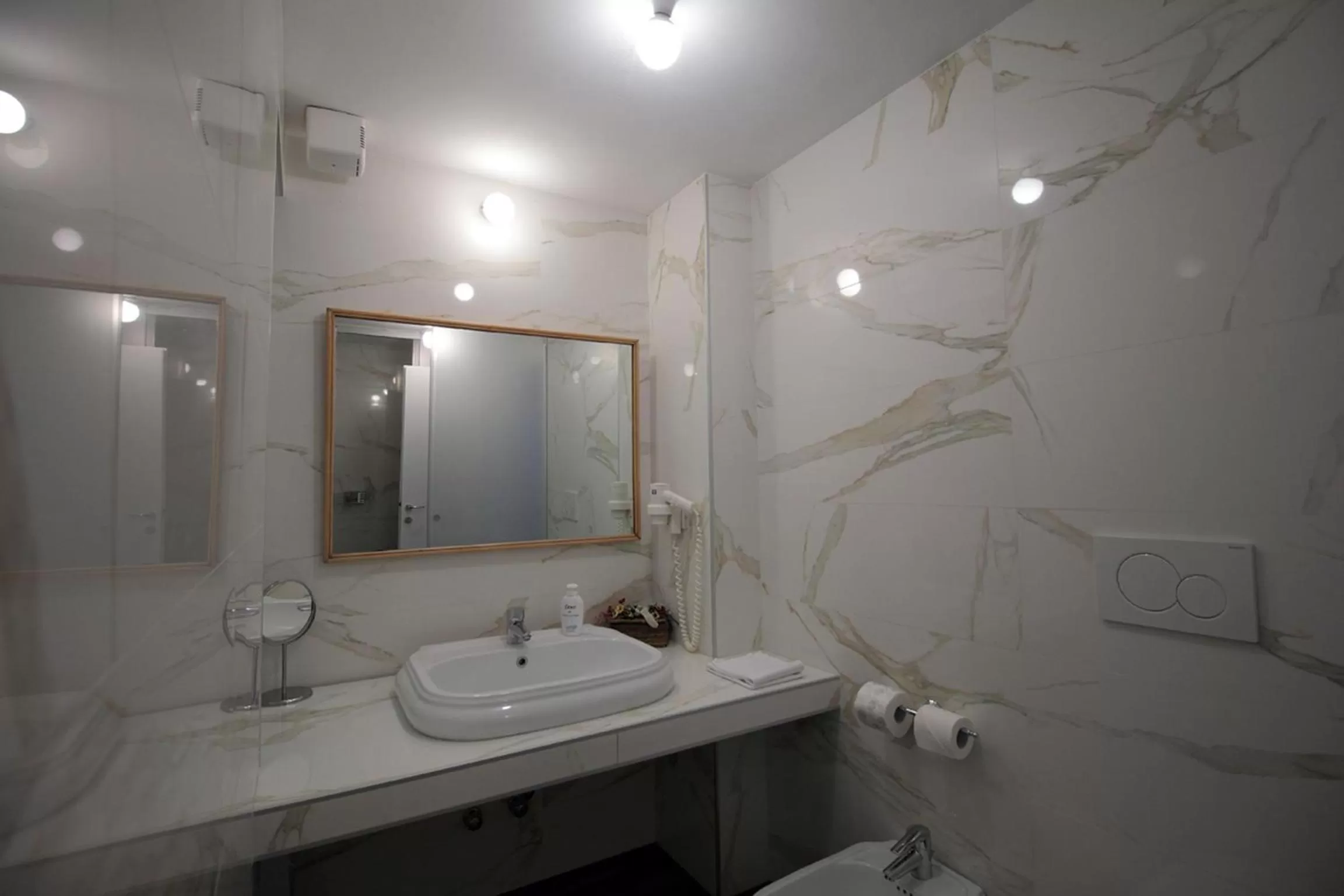 Shower in Antica Locanda Dei Mercanti