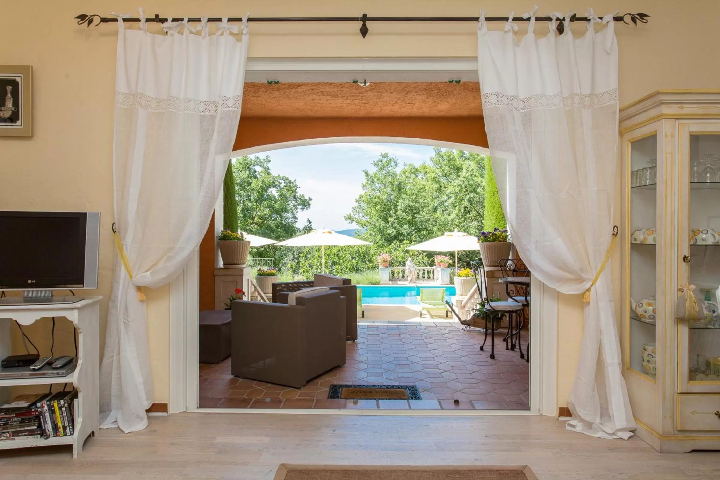 Balcony/Terrace in Mas Du Roc Bed & Breakfast