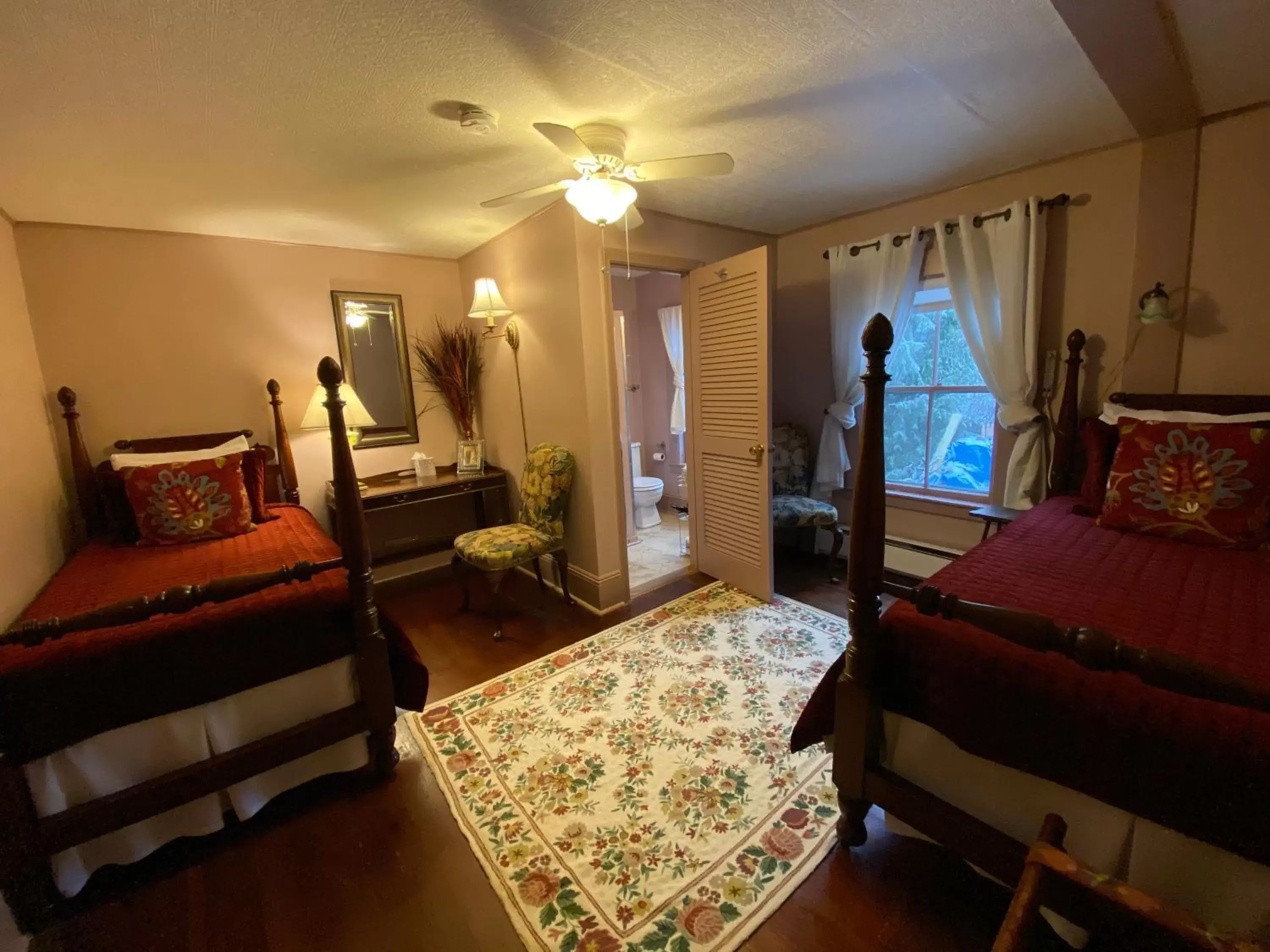 Seating Area in Follansbee Inn