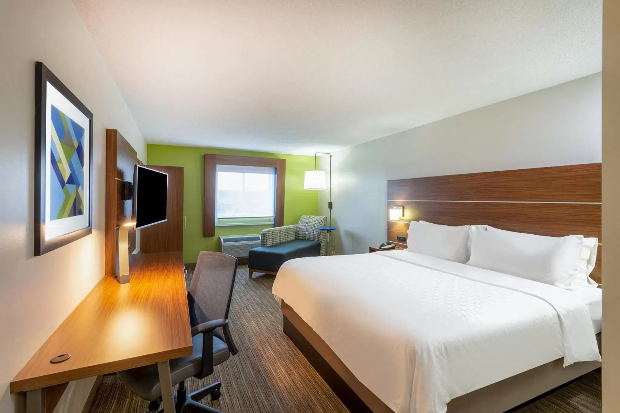Photo of the whole room, Bed in Holiday Inn Express Vermilion by IHG