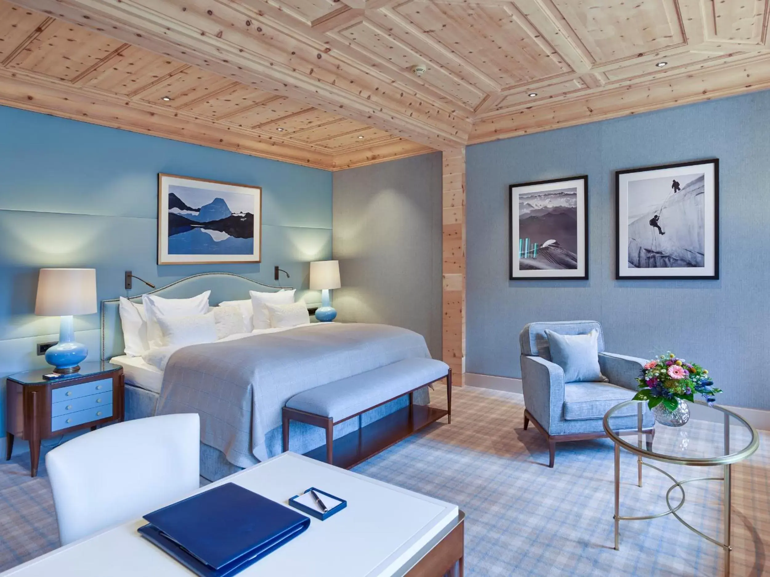 Bed in Kulm Hotel St. Moritz