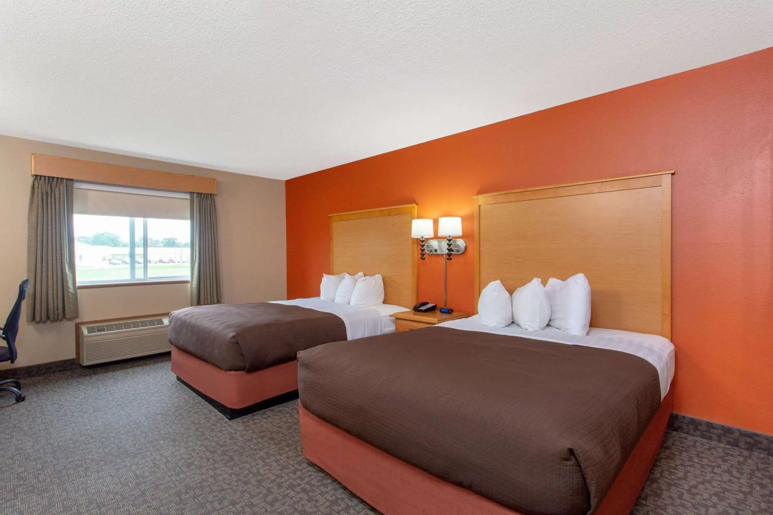Photo of the whole room, Bed in AmericInn by Wyndham Boscobel