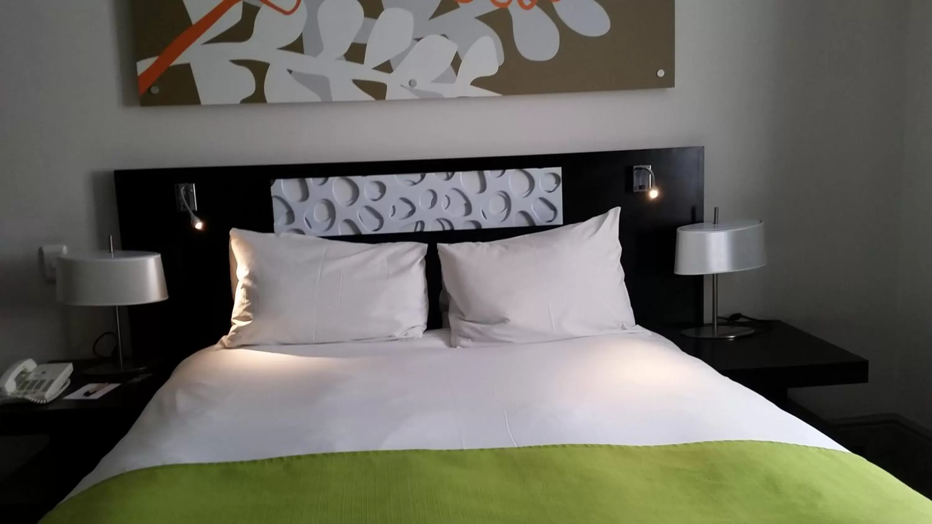 Bed in ONOMO Hotel Cape Town – Inn On The Square