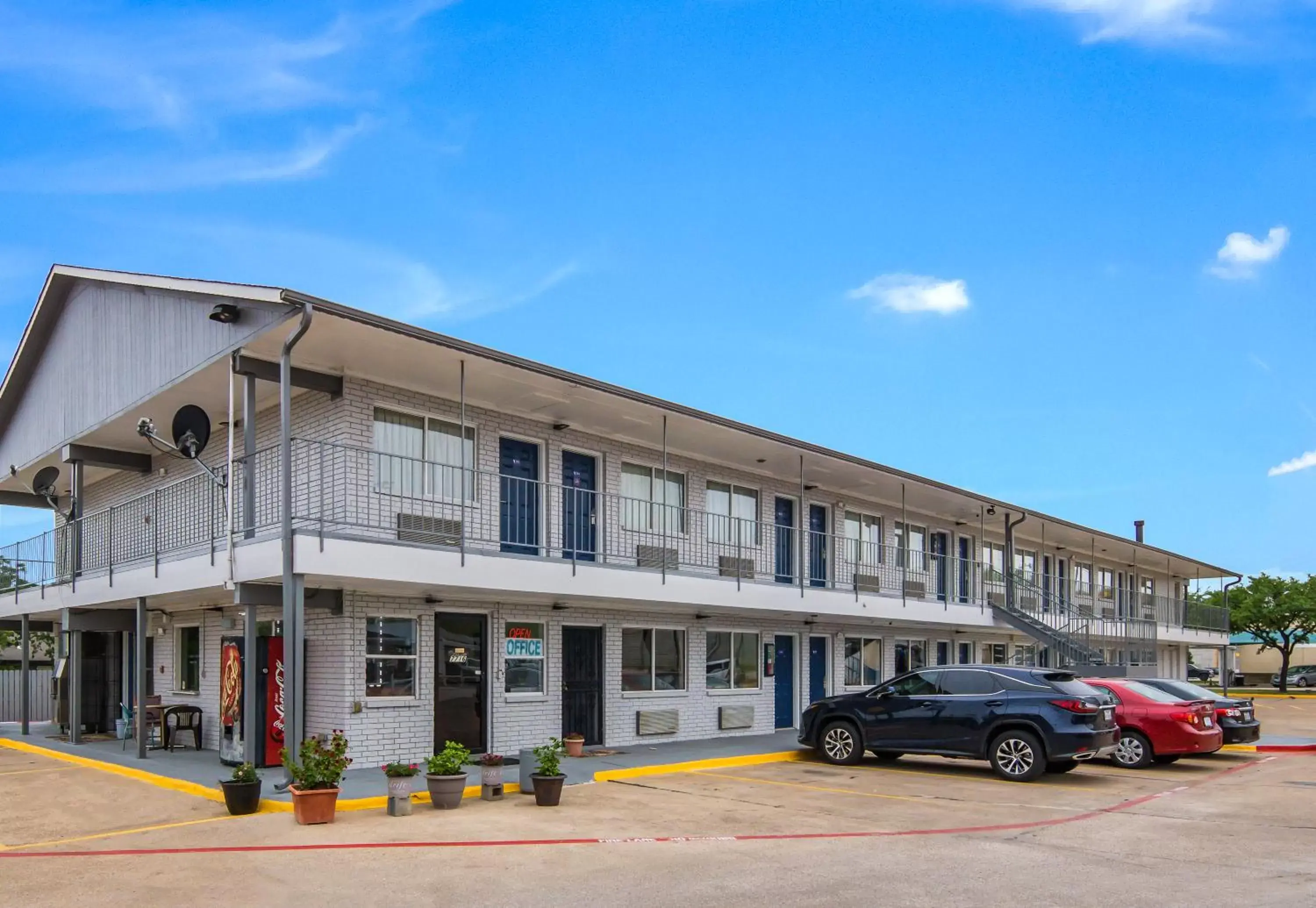 Property Building in Knights Inn North Richland Hills