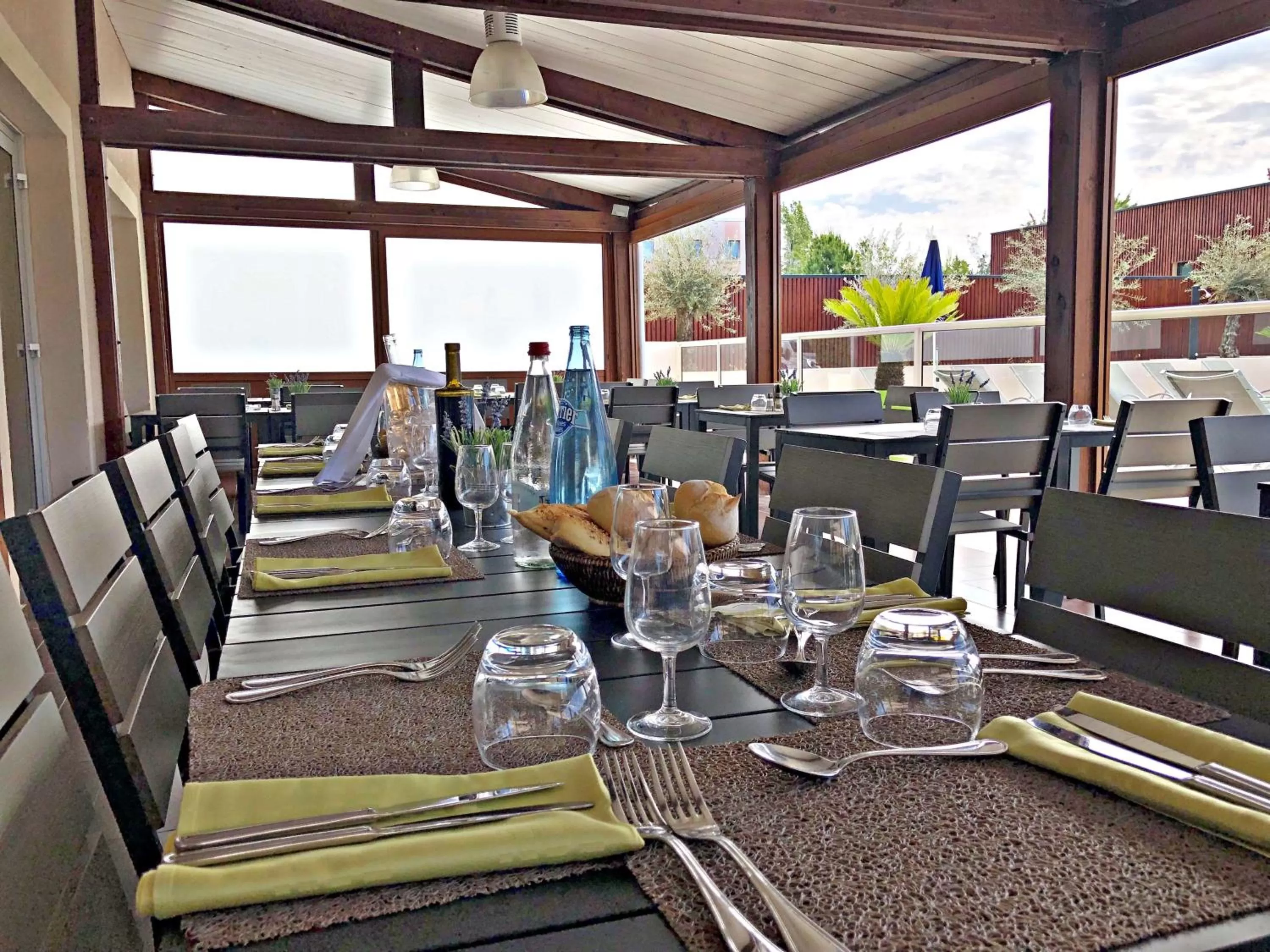 Restaurant/places to eat in Best Western Marseille Aeroport