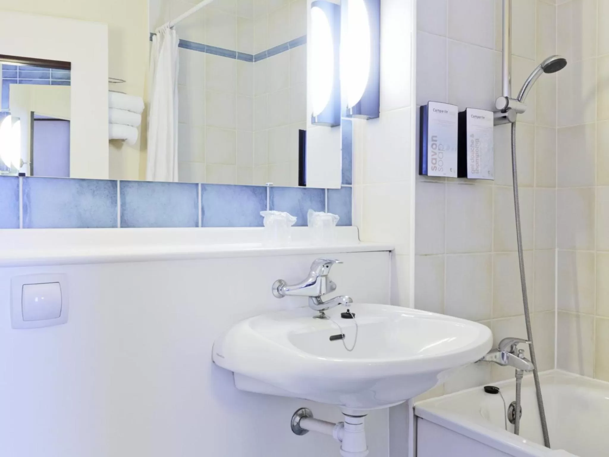 Twin Room in Campanile Dijon Centre - Gare